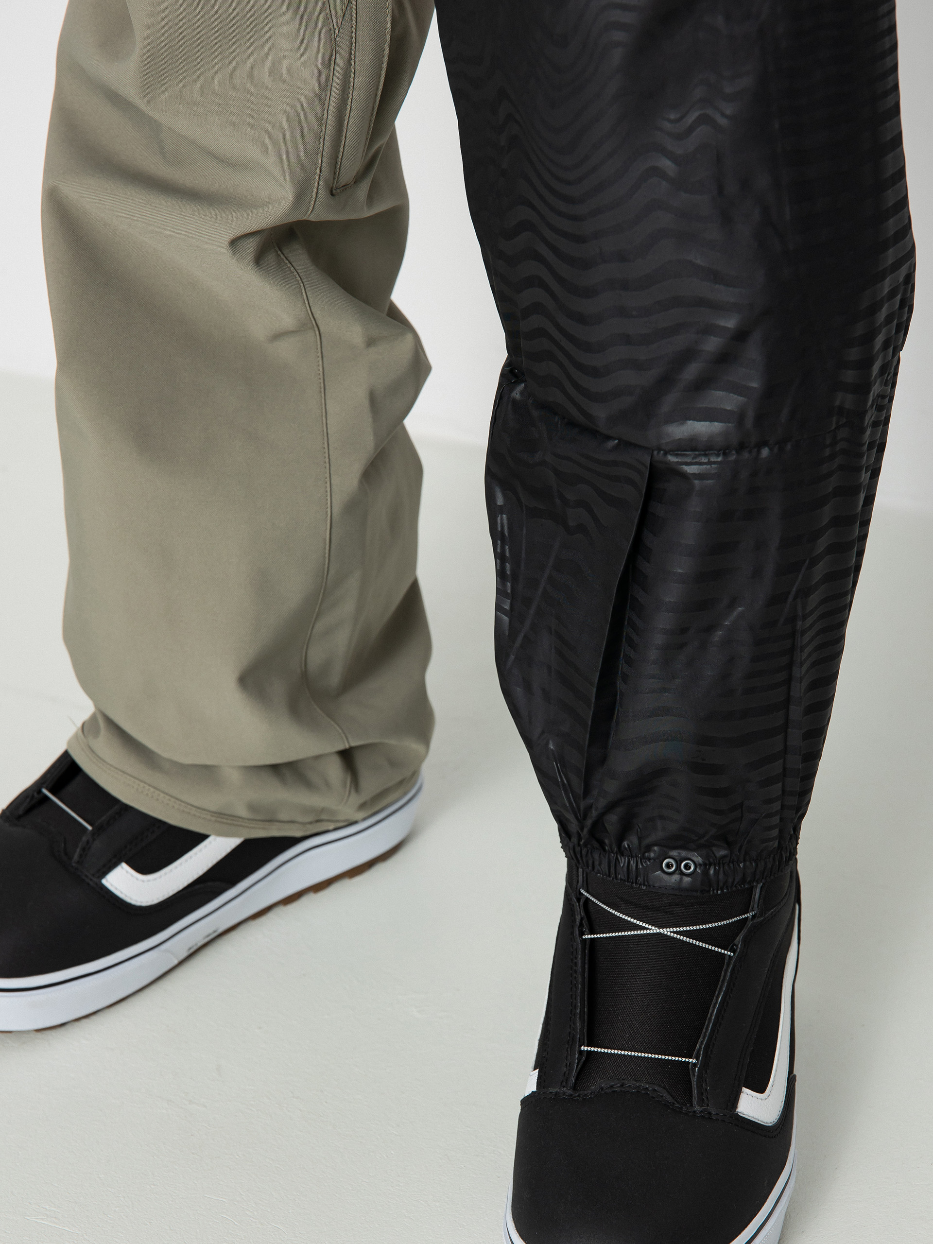 Мъжко Сноуборд панталони Volcom Freakin Snow Chino (light military)