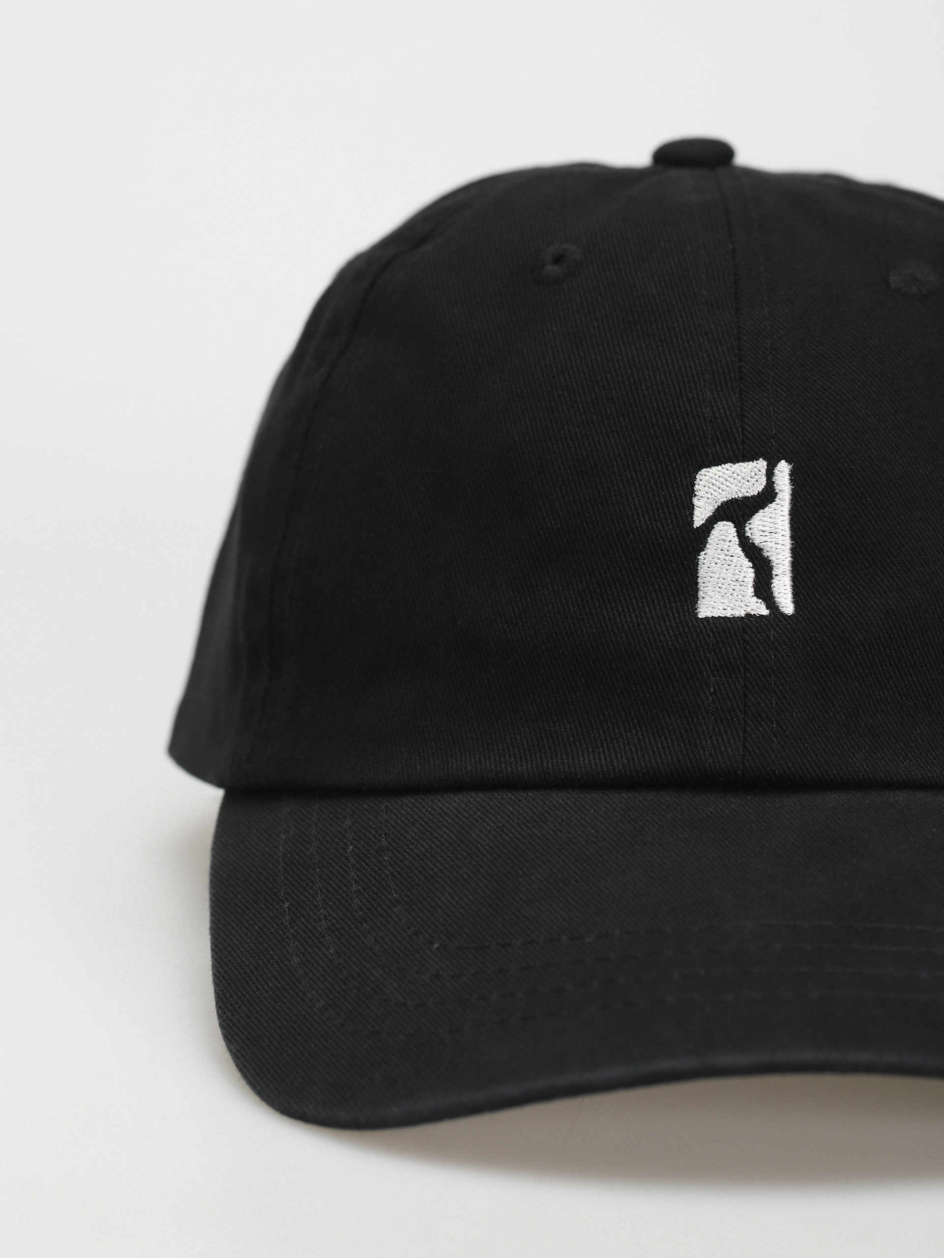 Шапка с козирка Poetic Collective Classic (black/white)