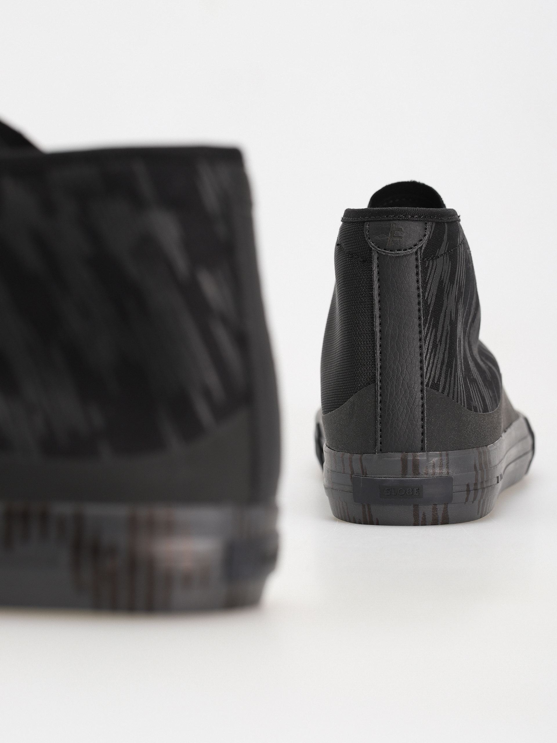 Обувки Globe Gillette Mid (graphite/former)