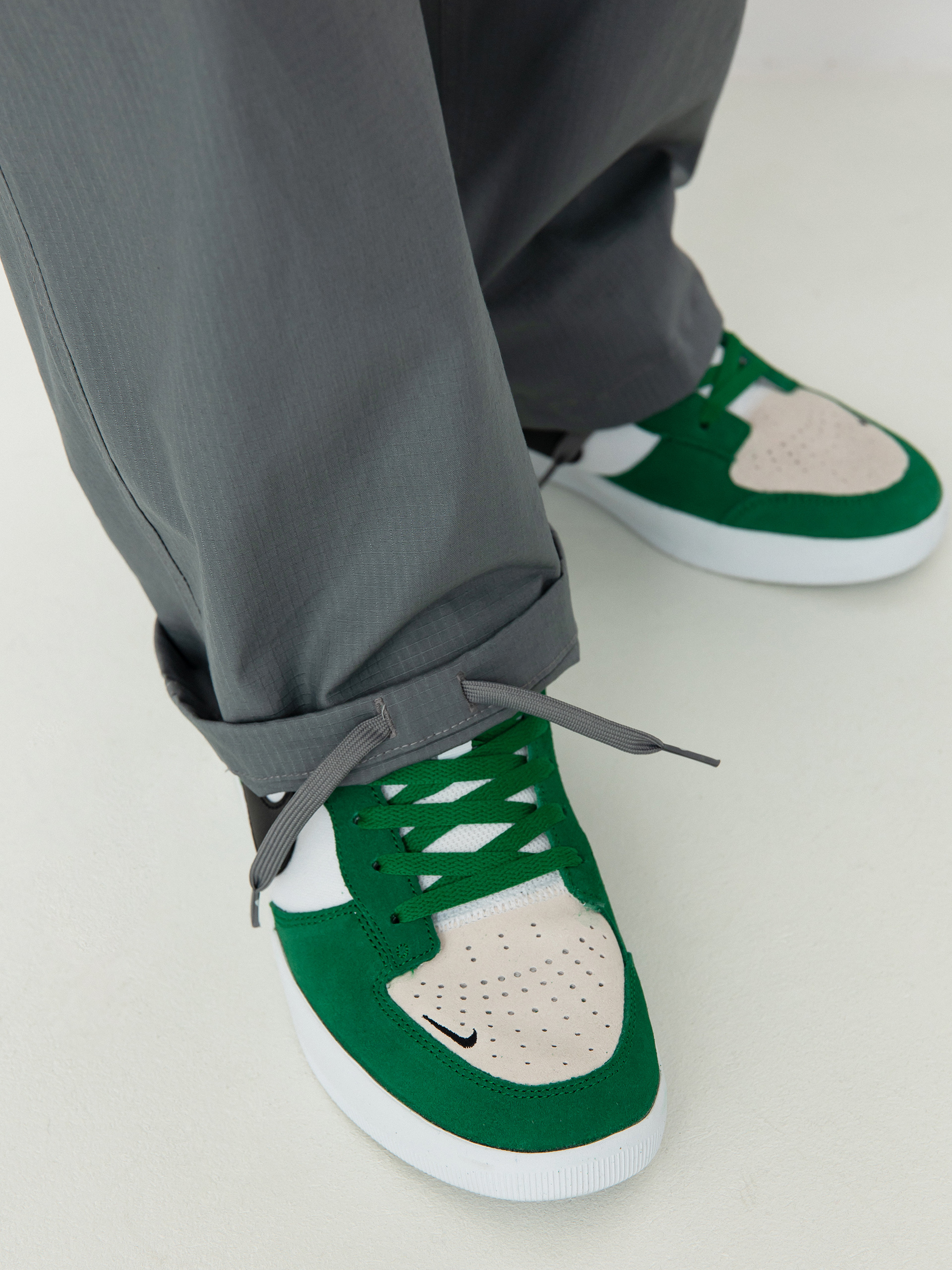 Панталони Nike SB Kearny Cargo (smoke grey)