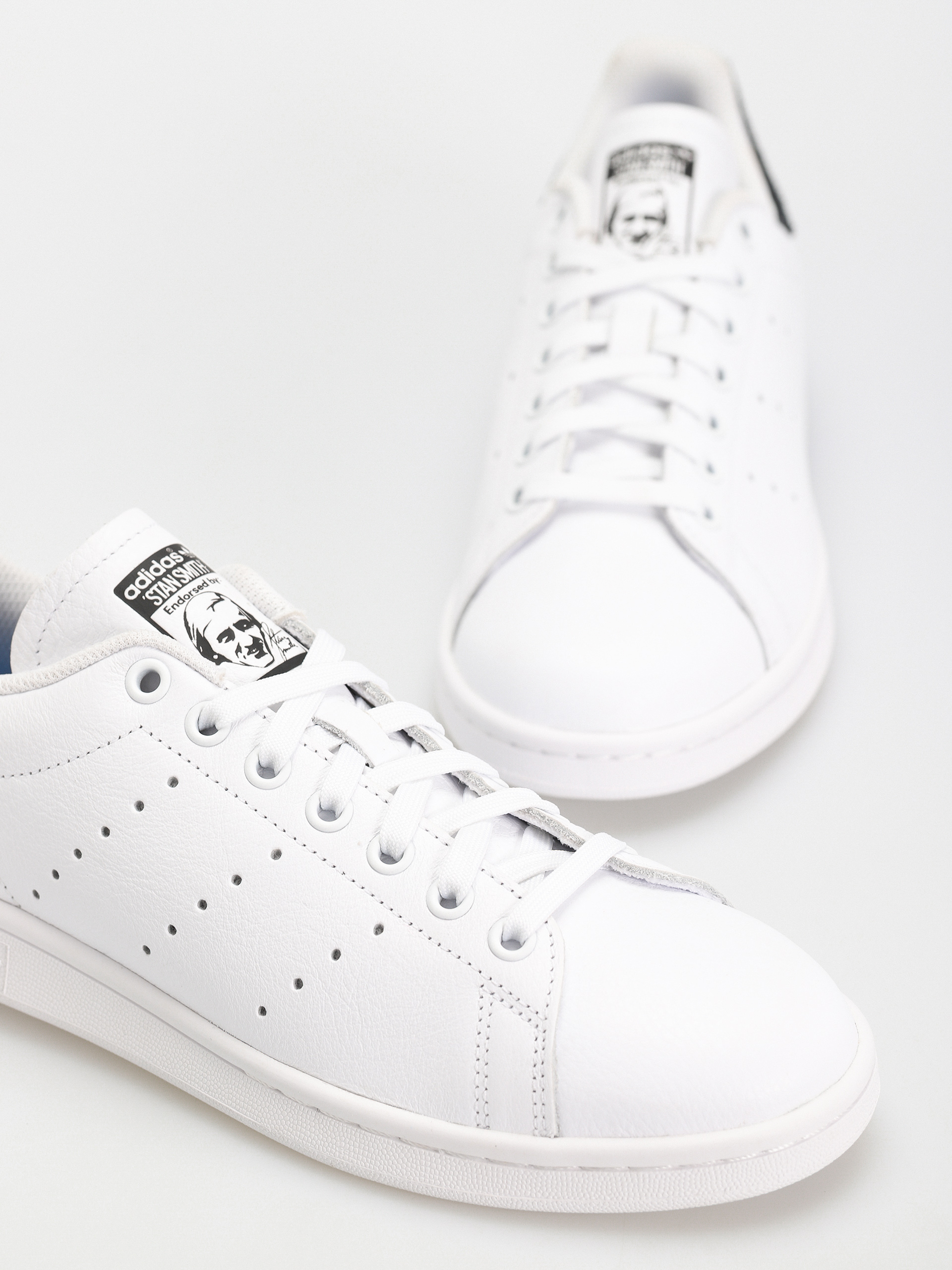 Обувки adidas Stan Smith ADV (ftwwht/cblack/ftwwht)