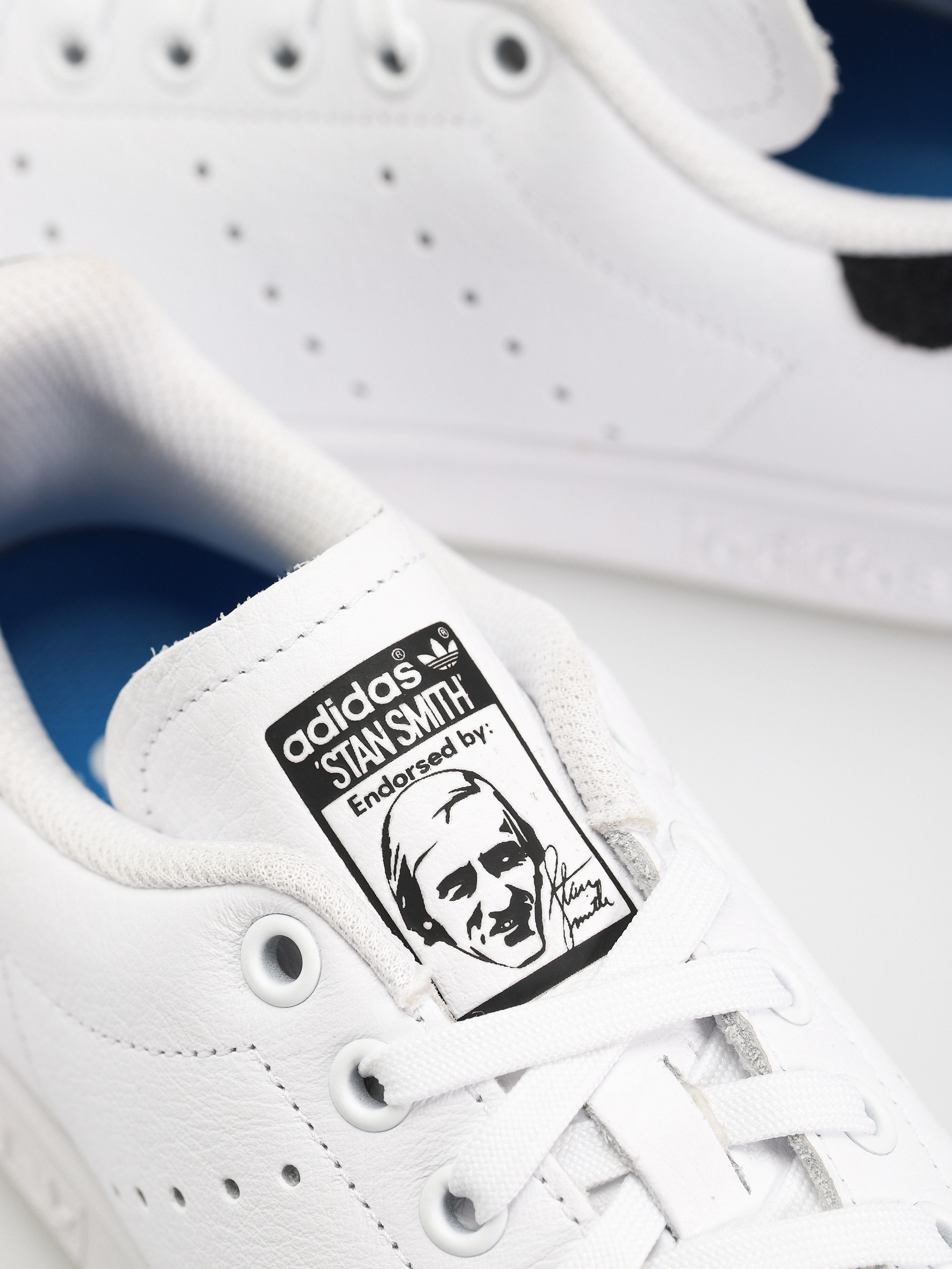 Обувки adidas Stan Smith ADV (ftwwht/cblack/ftwwht)