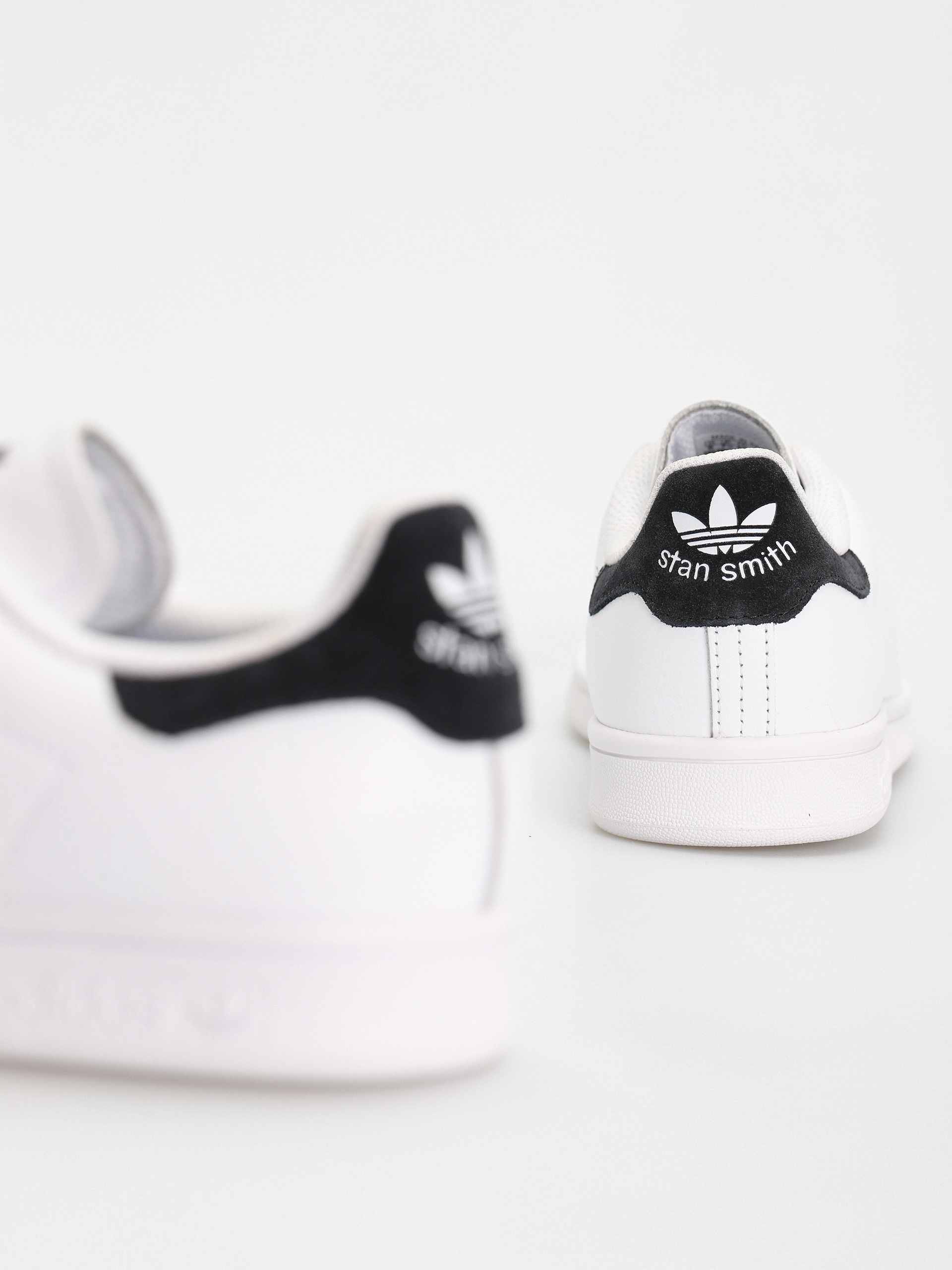 Обувки adidas Stan Smith ADV (ftwwht/cblack/ftwwht)