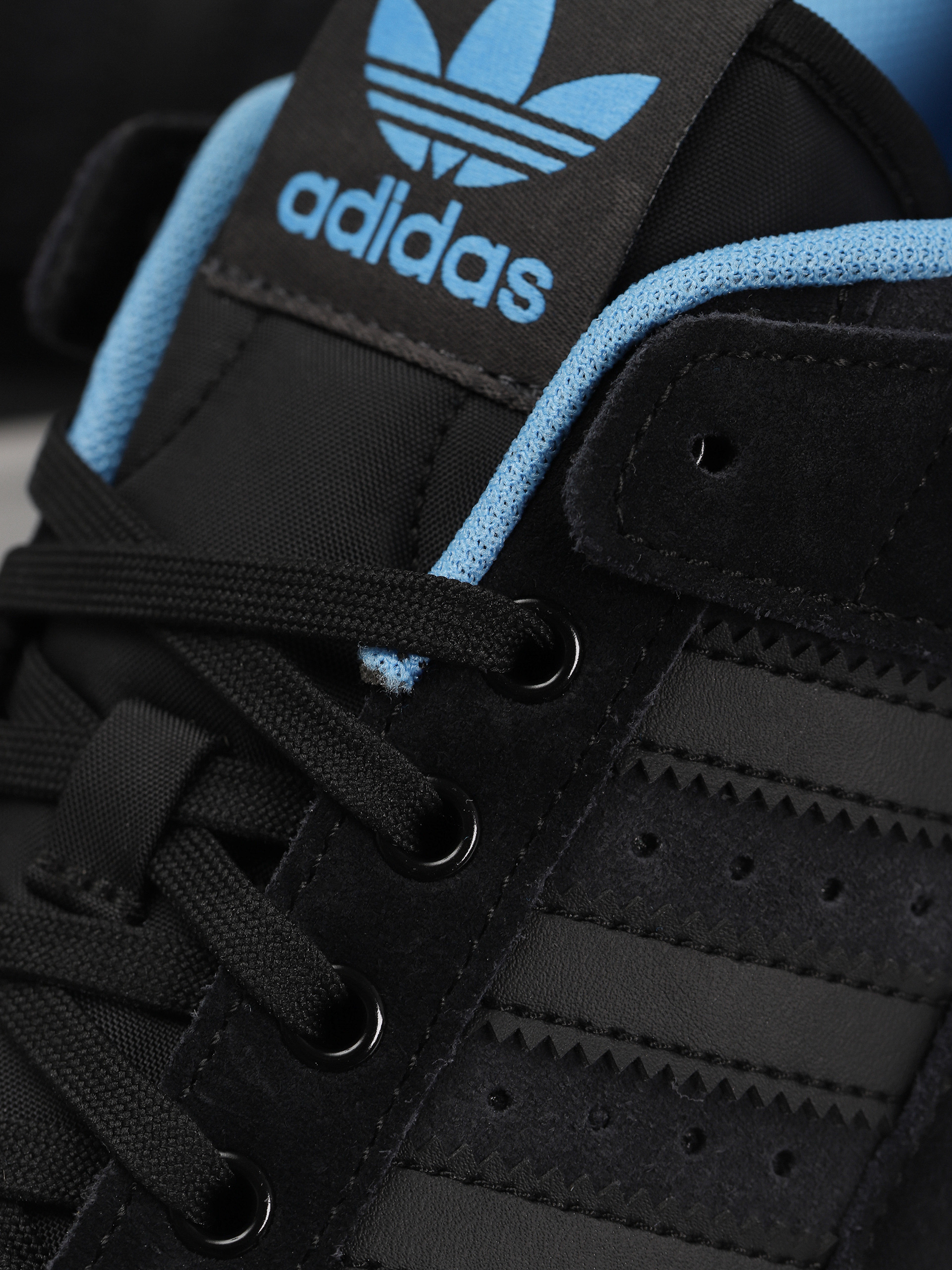 Обувки adidas Forum 84 Low ADV (cblack/blubrs/carbon)