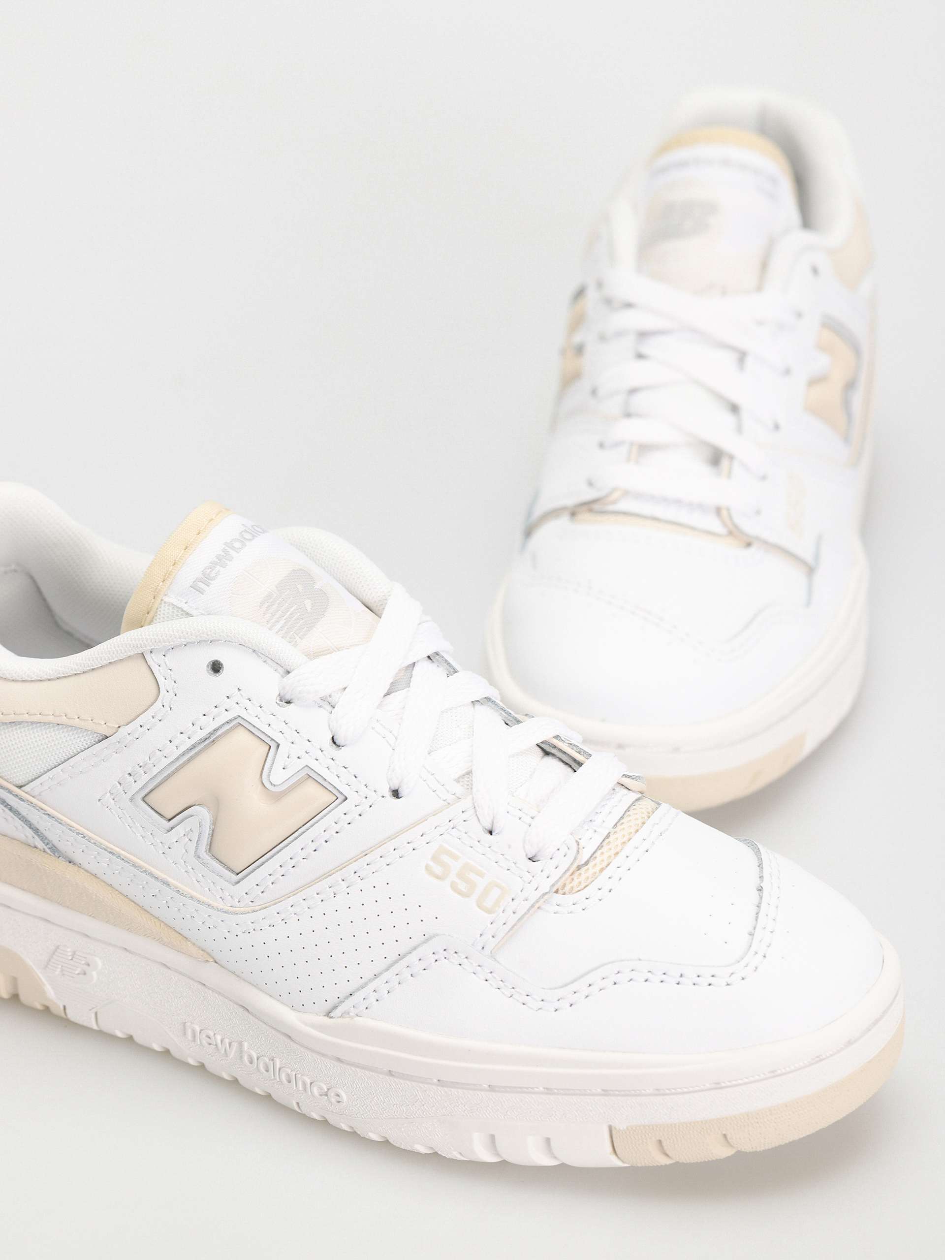 Обувки New Balance 550 Wmn (white linen)
