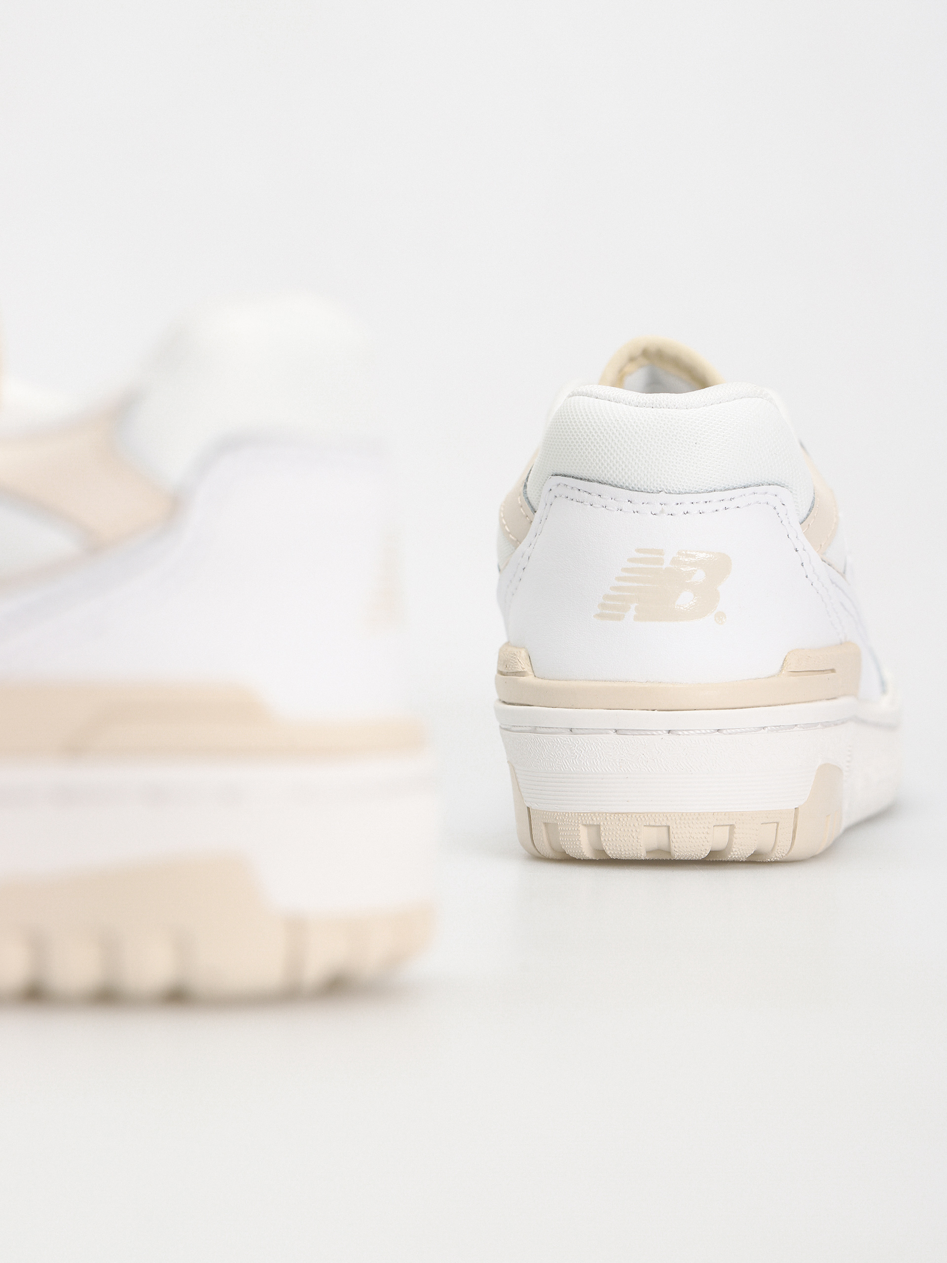 Обувки New Balance 550 Wmn (white linen)