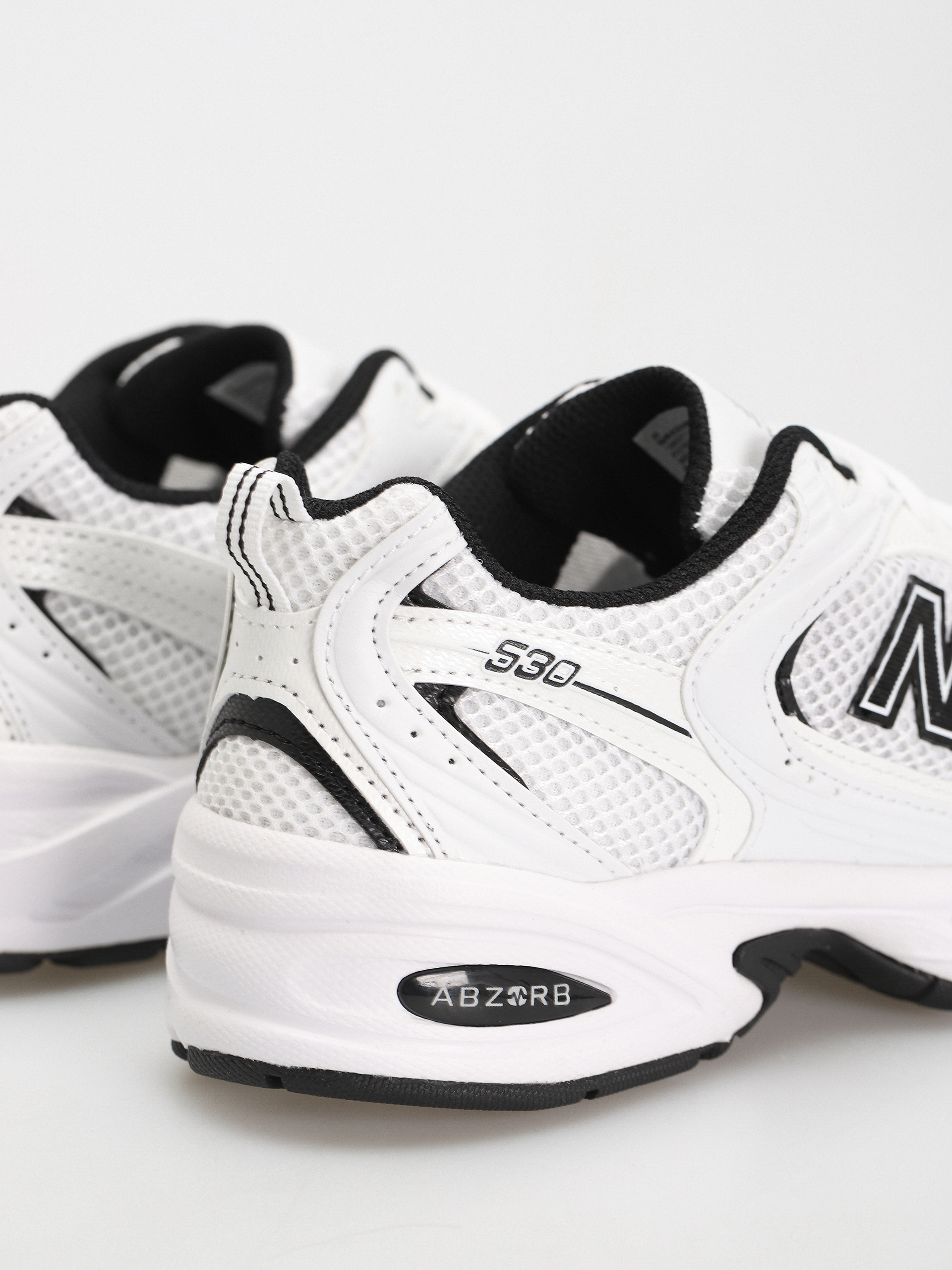 Обувки New Balance 530 (white black details)