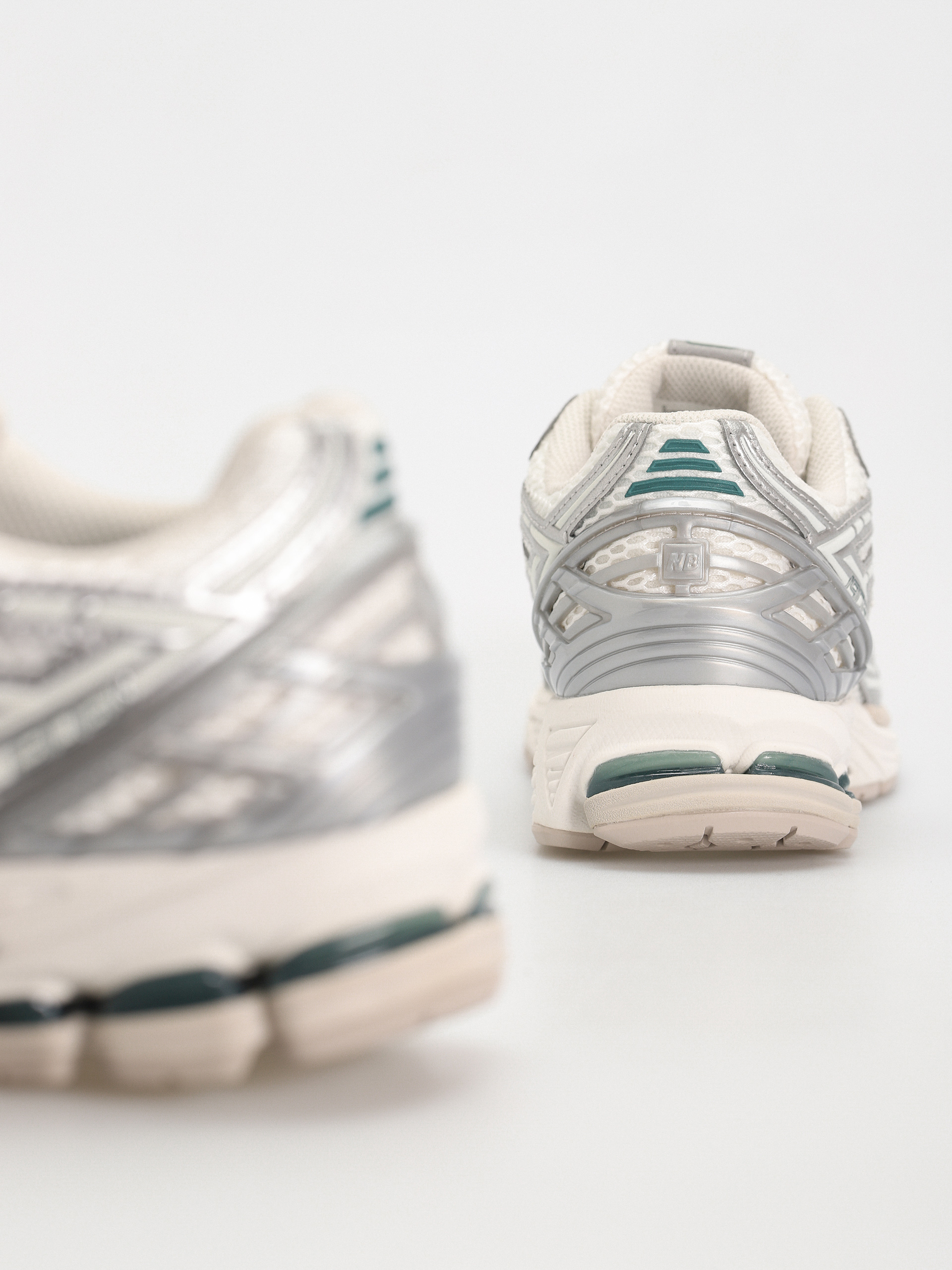 Обувки New Balance 1906 (silver metallic)