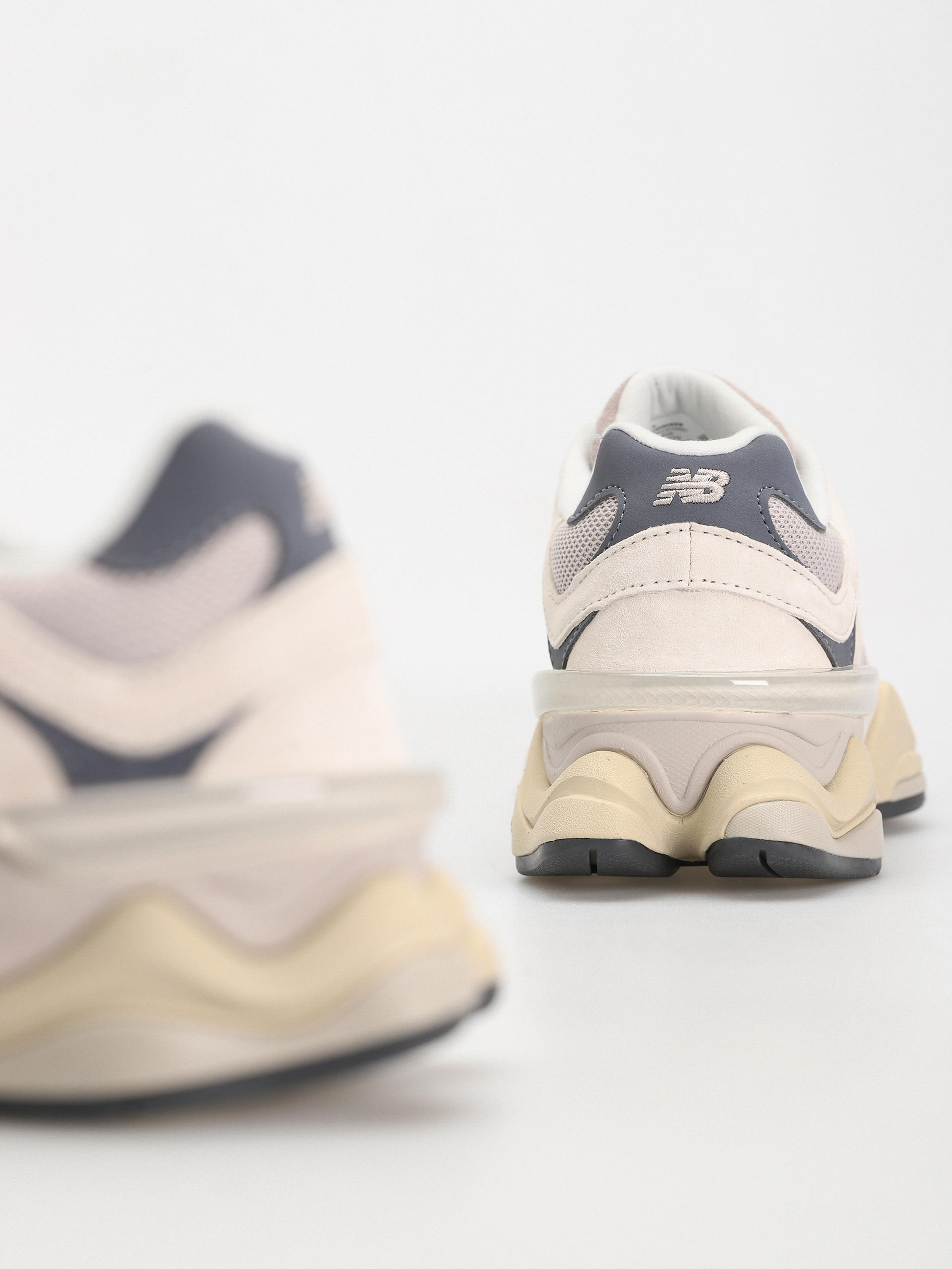Обувки New Balance 9060 (moonrock linen)
