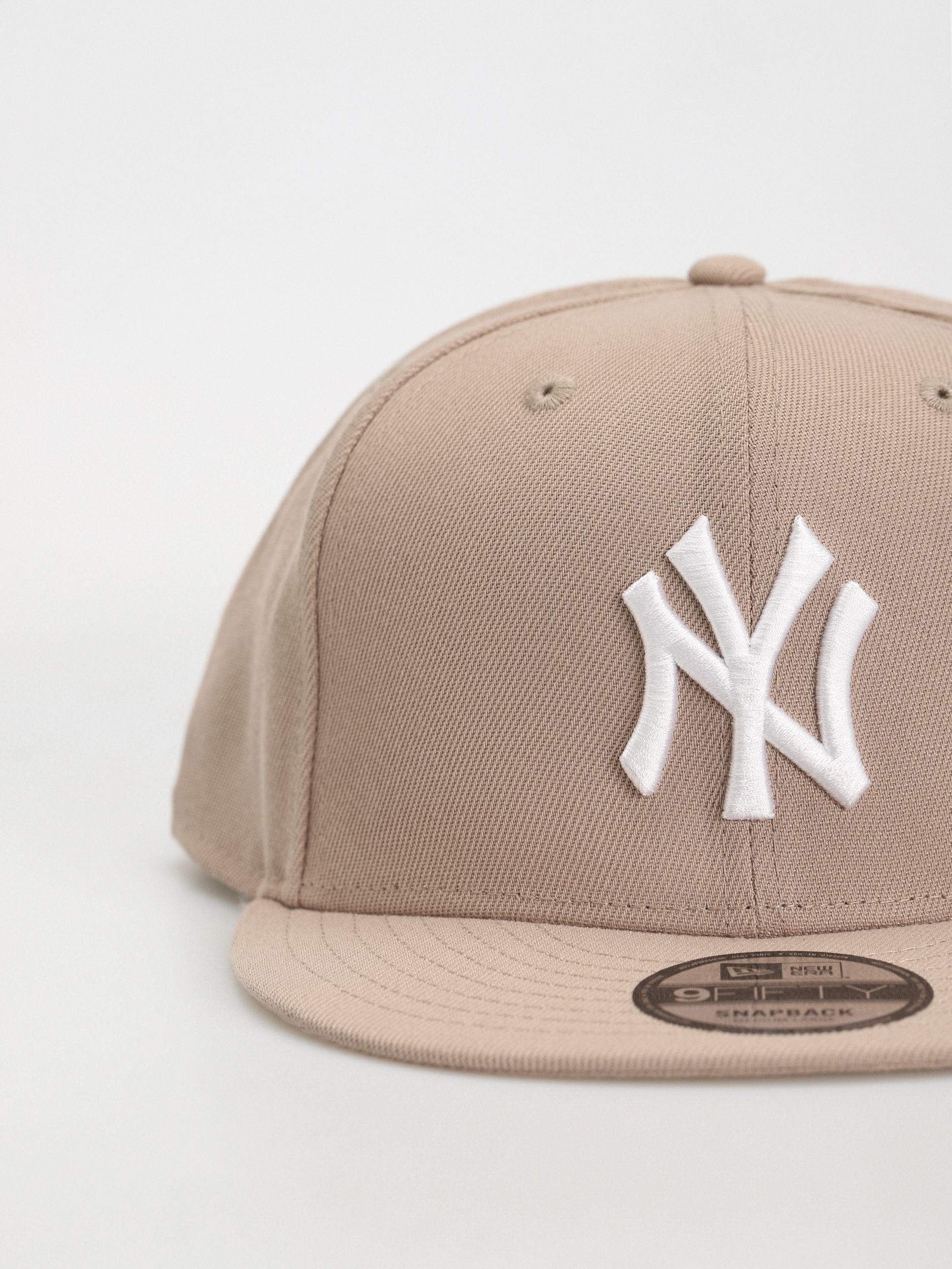 Шапка с козирка New Era Repreve 9Fifty New York Yankees (campel/white)