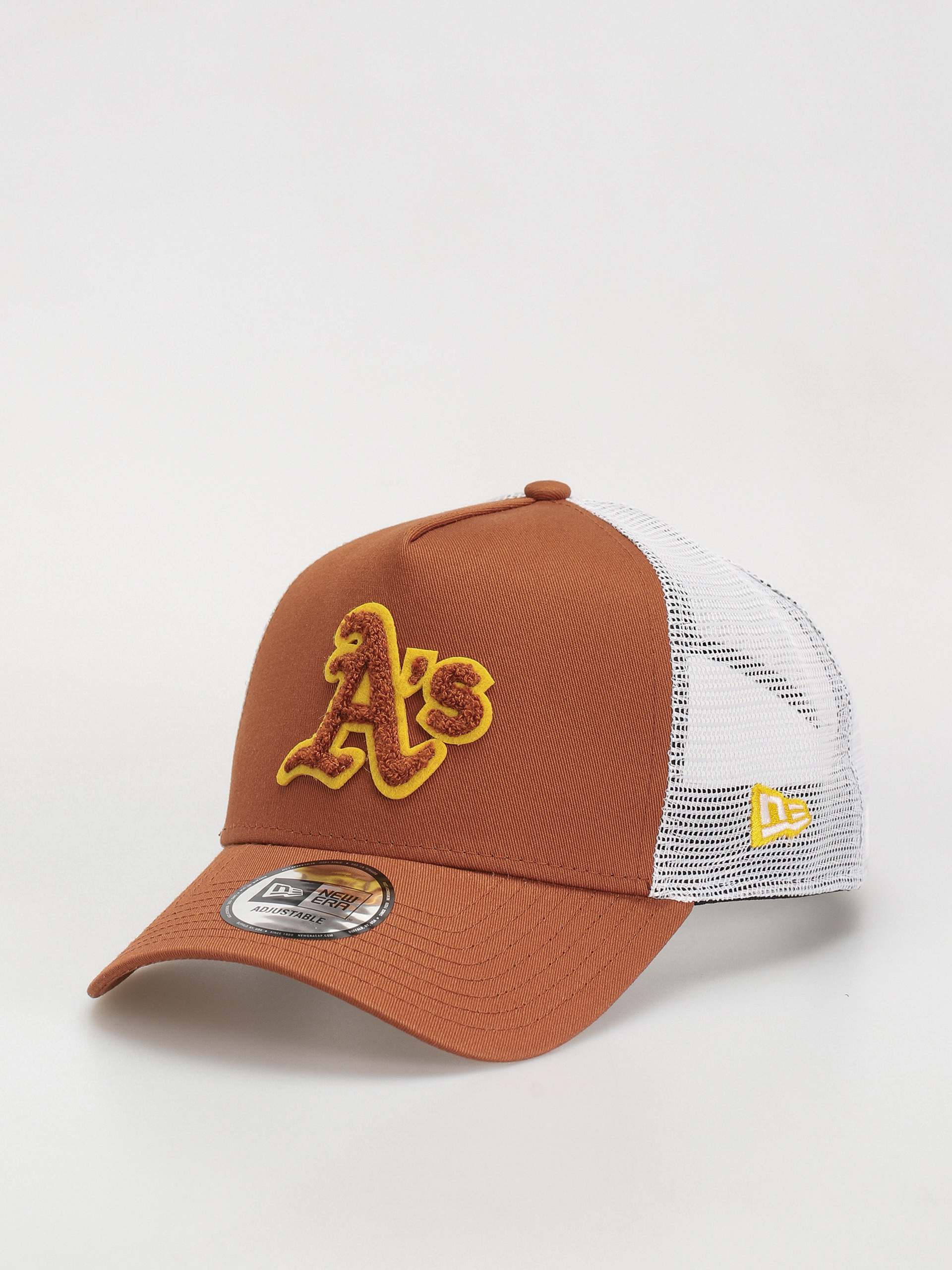 Шапка с козирка New Era Boucle Trucker Okland Atheltics (brown)