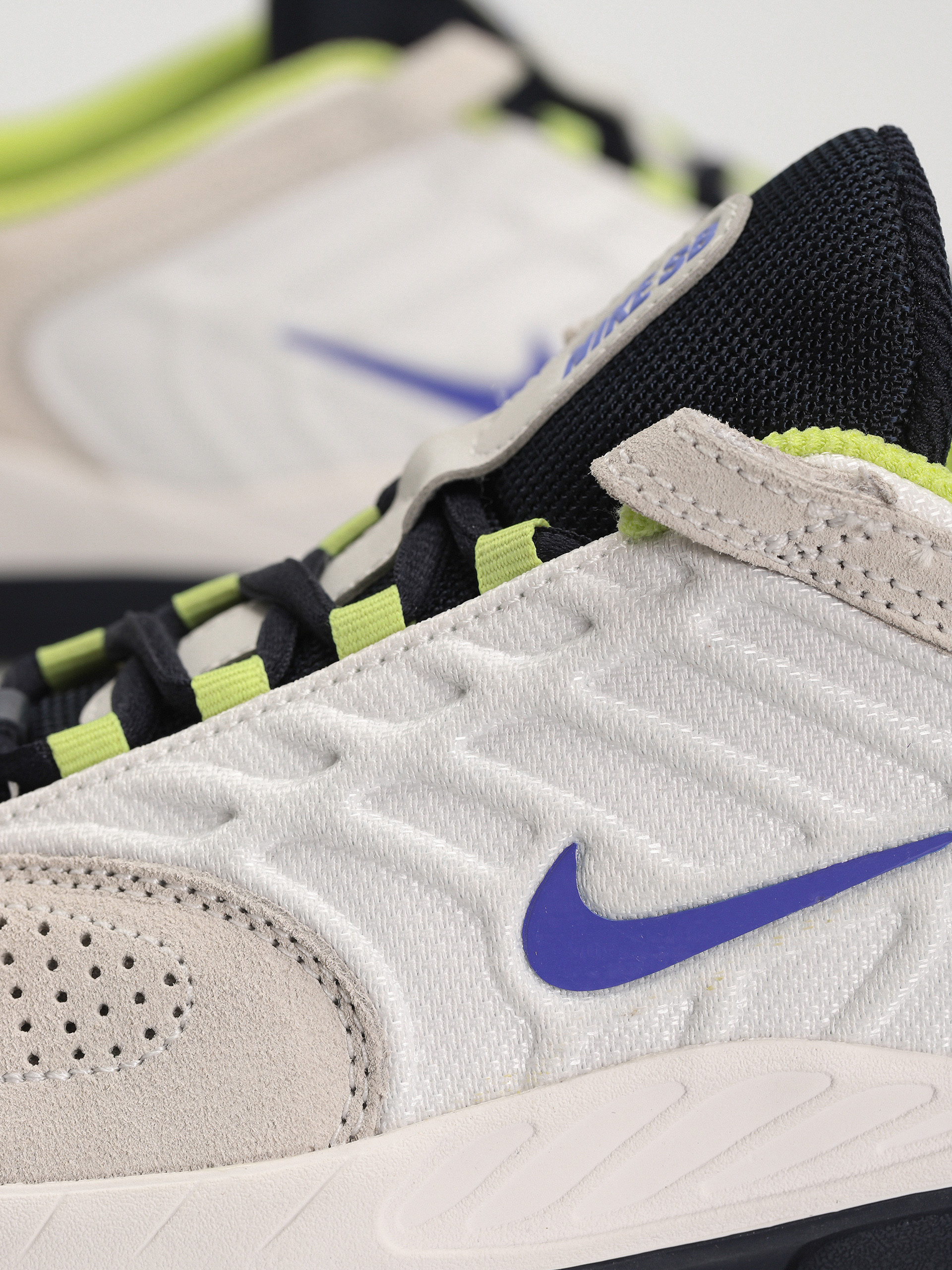 Обувки Nike SB Vertebrae (summit white/persian violet)