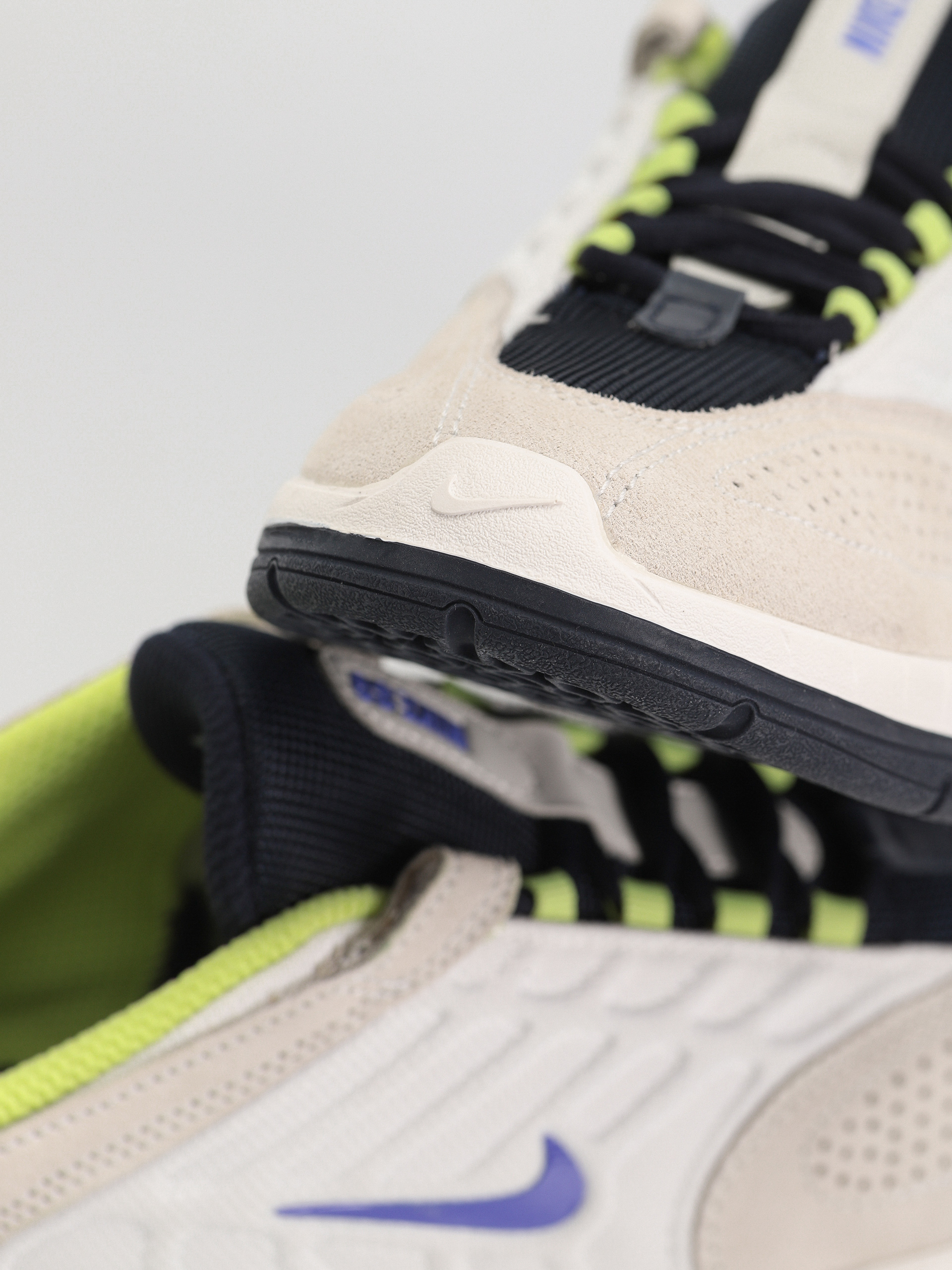 Обувки Nike SB Vertebrae (summit white/persian violet)