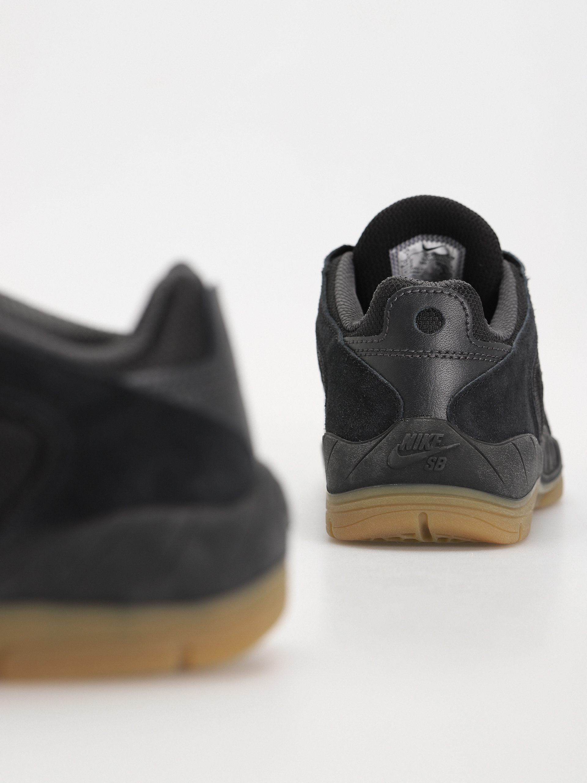 Обувки Nike SB Vertebrae (black/summit white anthracite black)