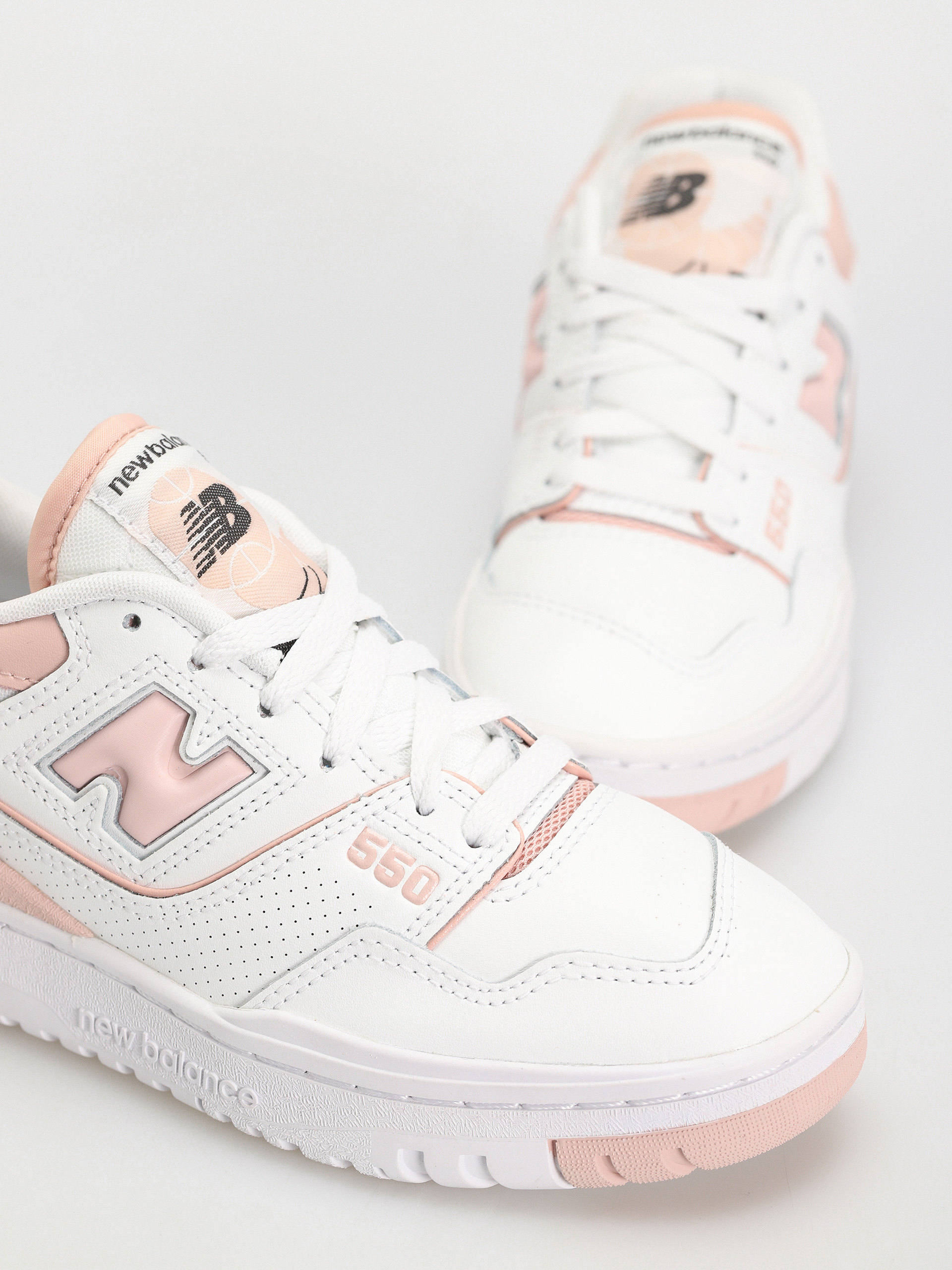 Обувки New Balance 550 Wmn (white pink sand)