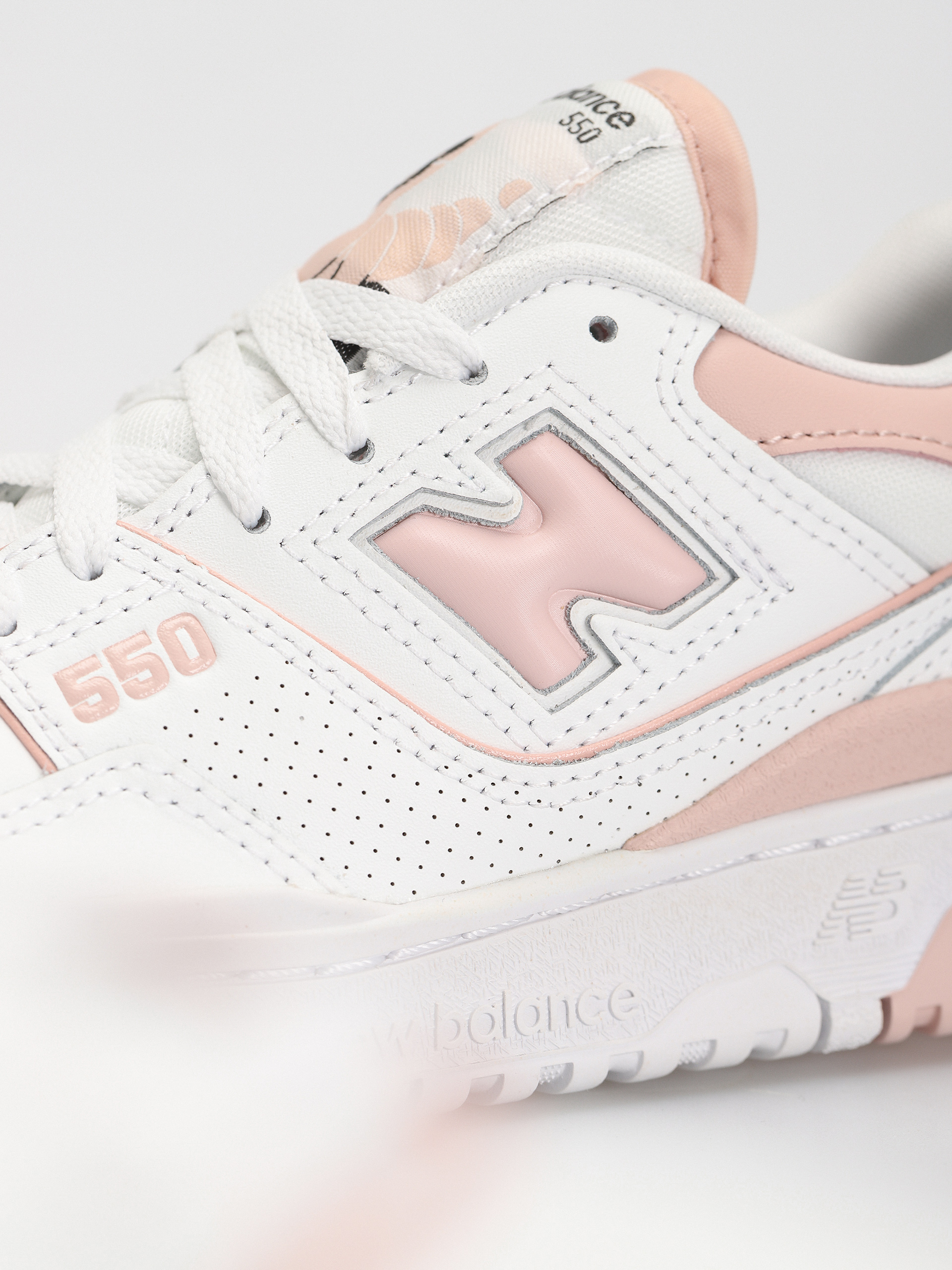 Обувки New Balance 550 Wmn (white pink sand)