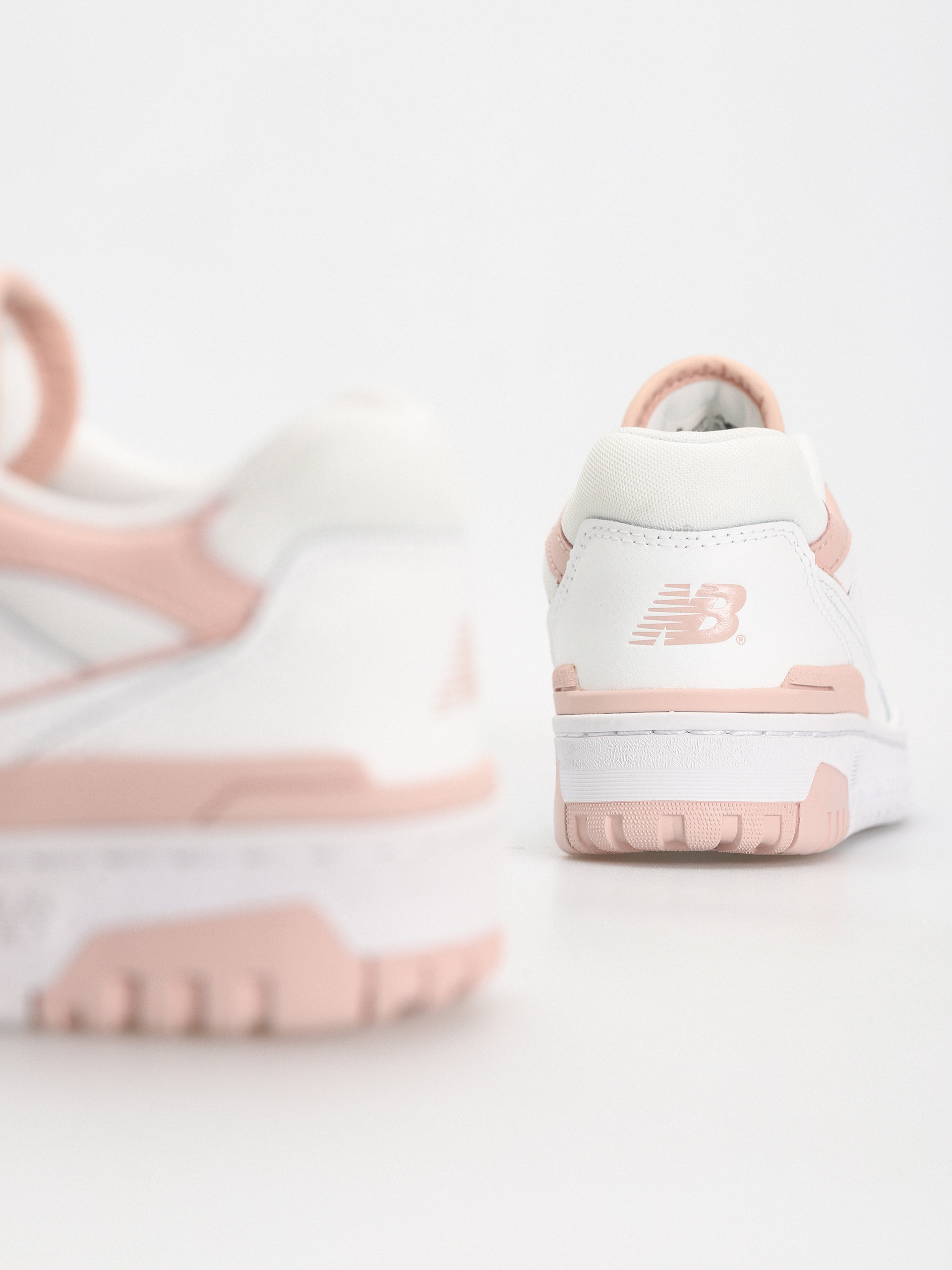 Обувки New Balance 550 Wmn (white pink sand)