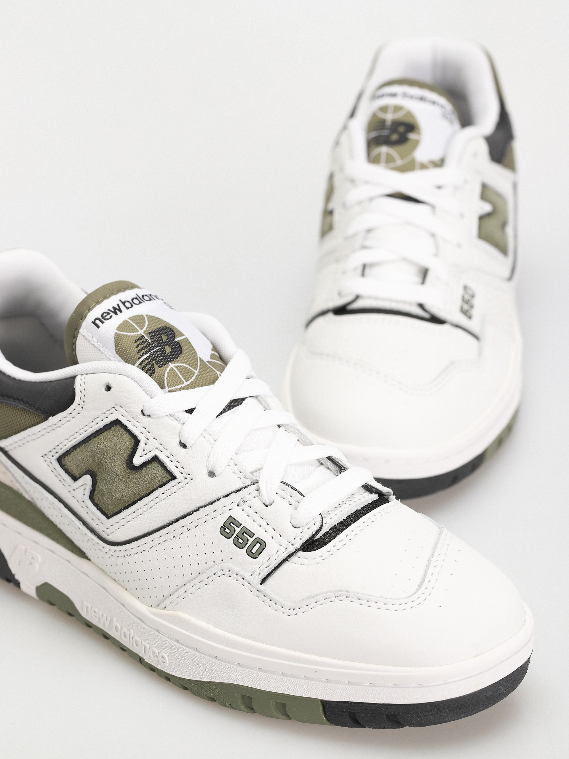 Обувки New Balance 550 (white dark olivine)