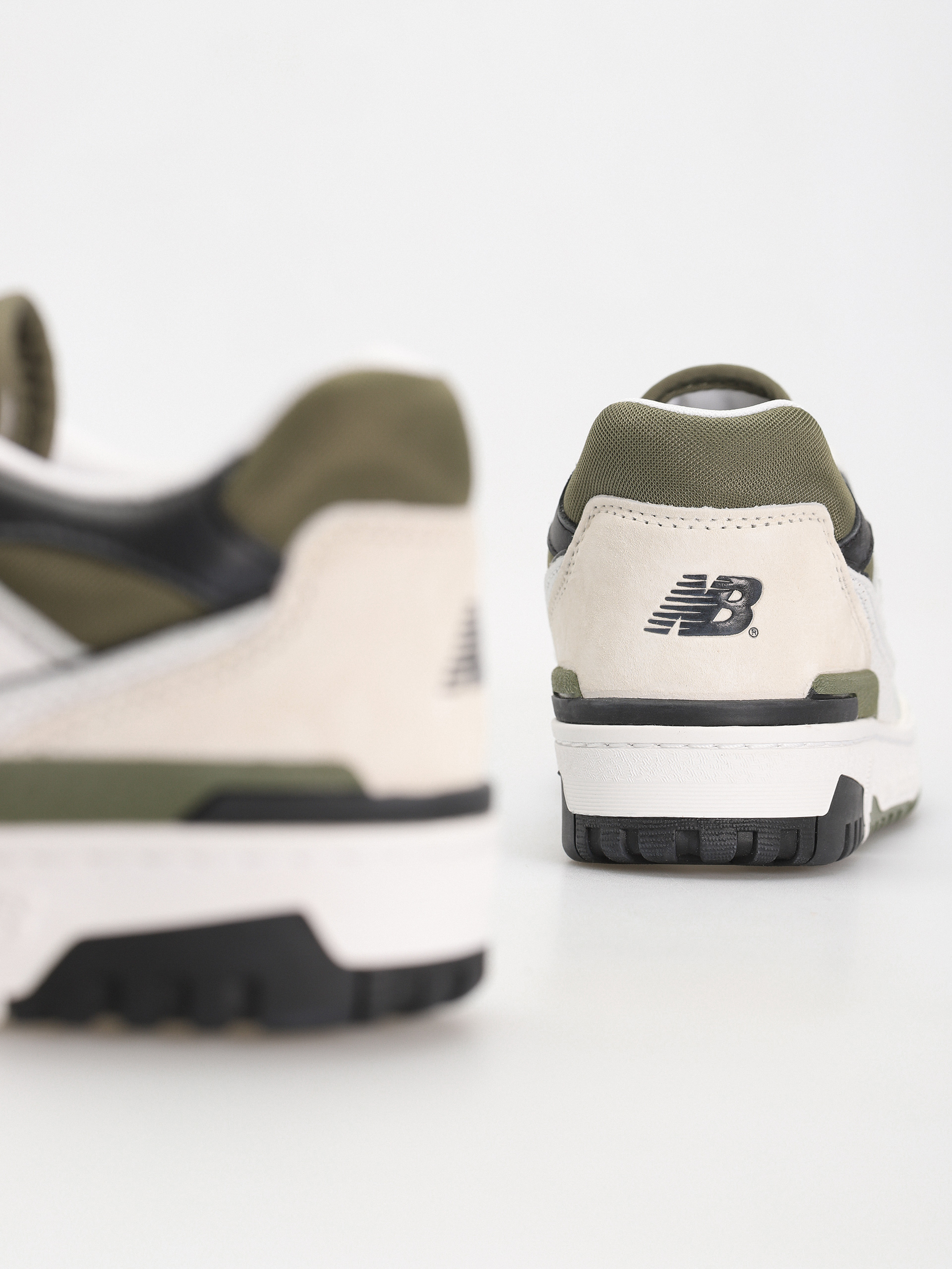 Обувки New Balance 550 (white dark olivine)