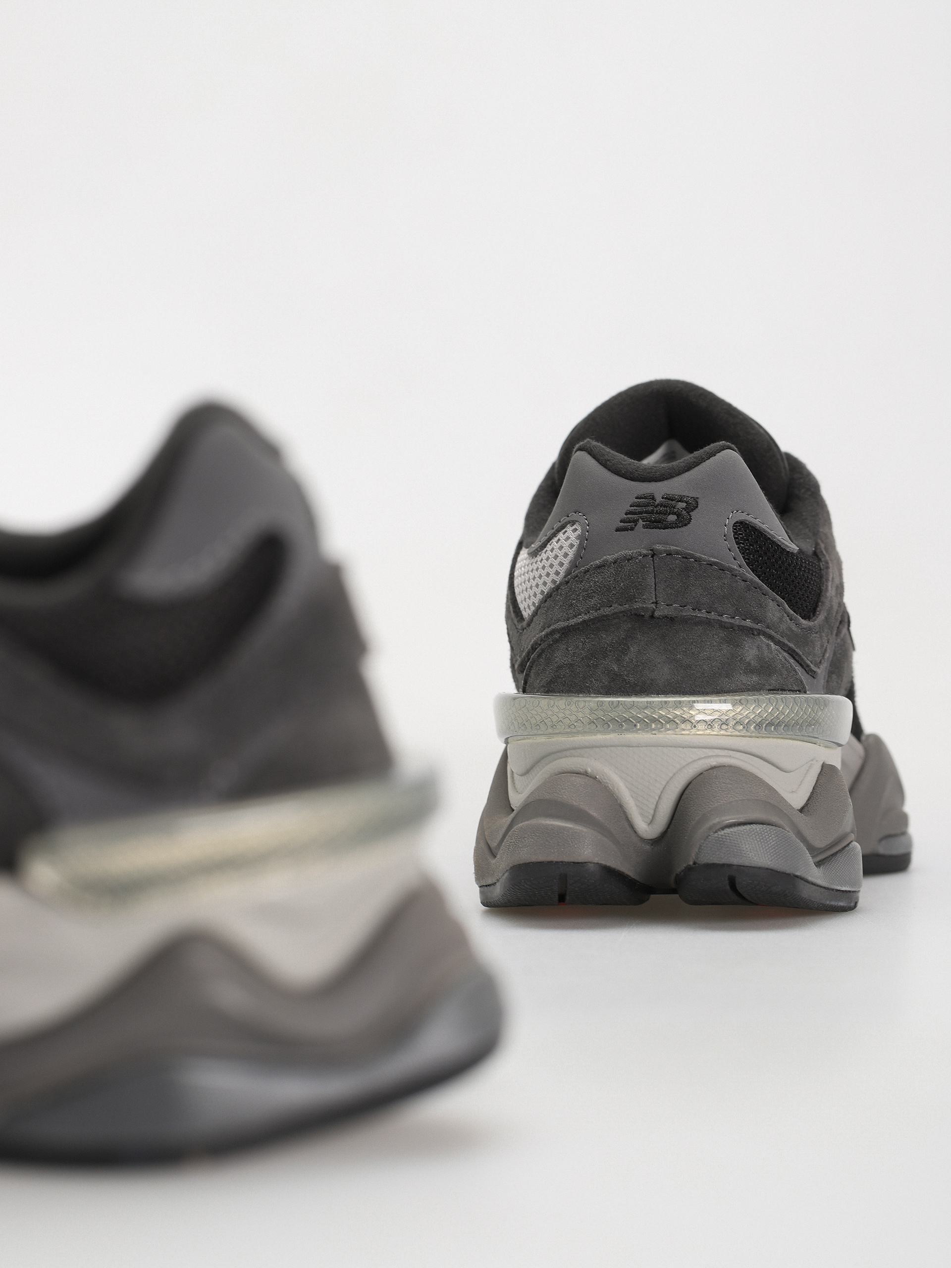 Обувки New Balance 9060 (black castlerock grey)