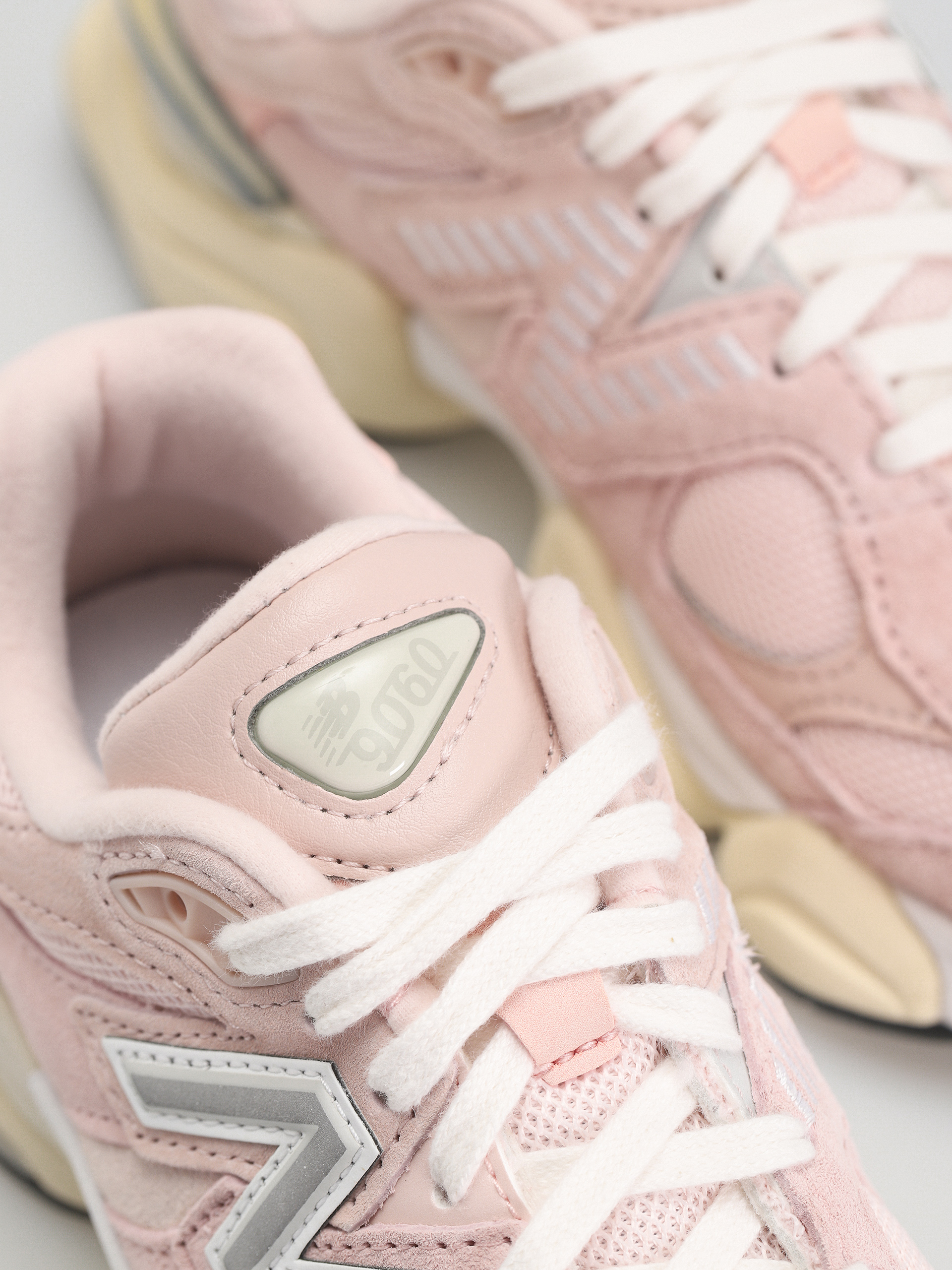 Обувки New Balance 9060 (crystal pink)