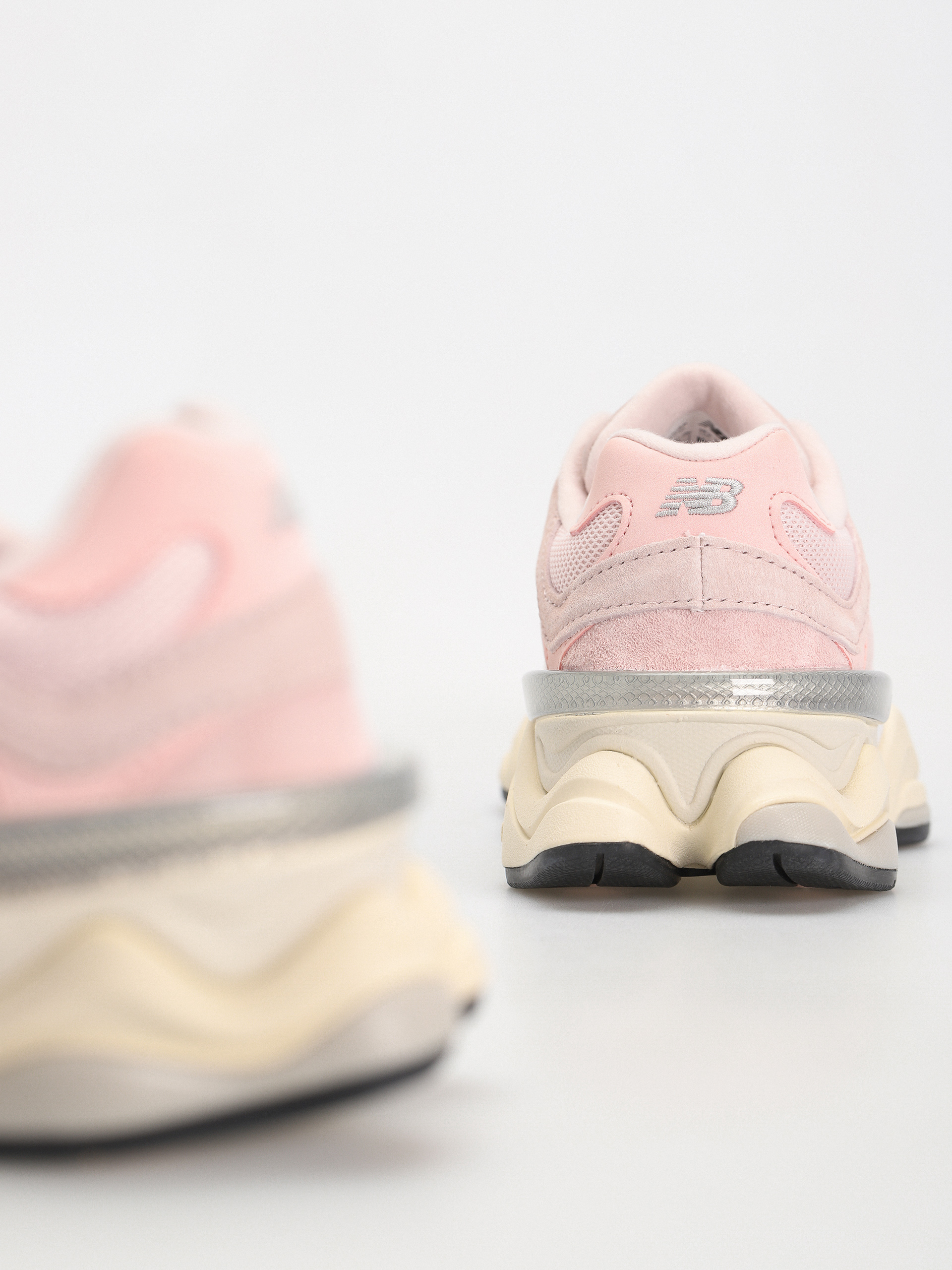 Обувки New Balance 9060 (crystal pink)
