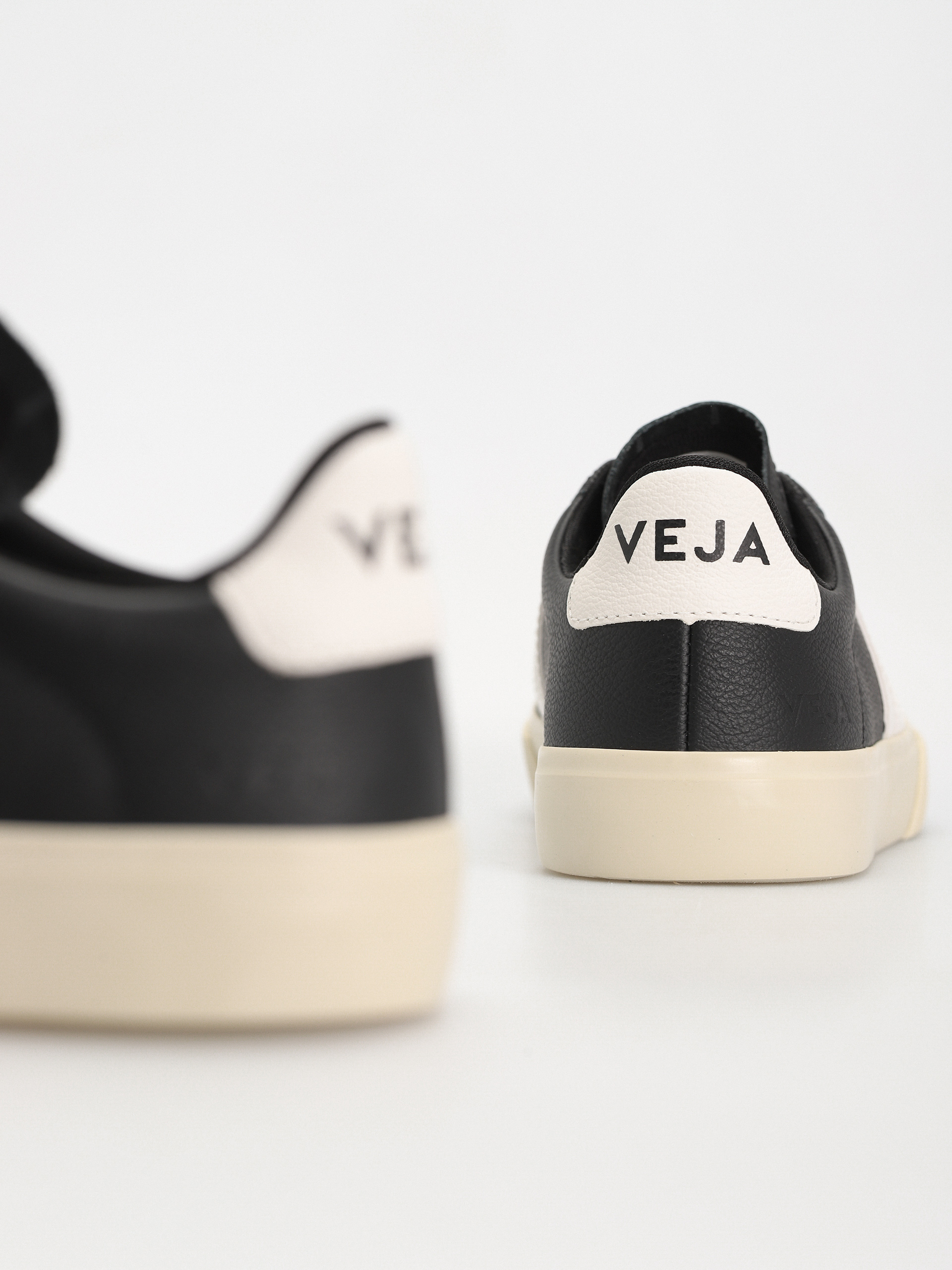 Обувки Veja Campo Wmn (black white)