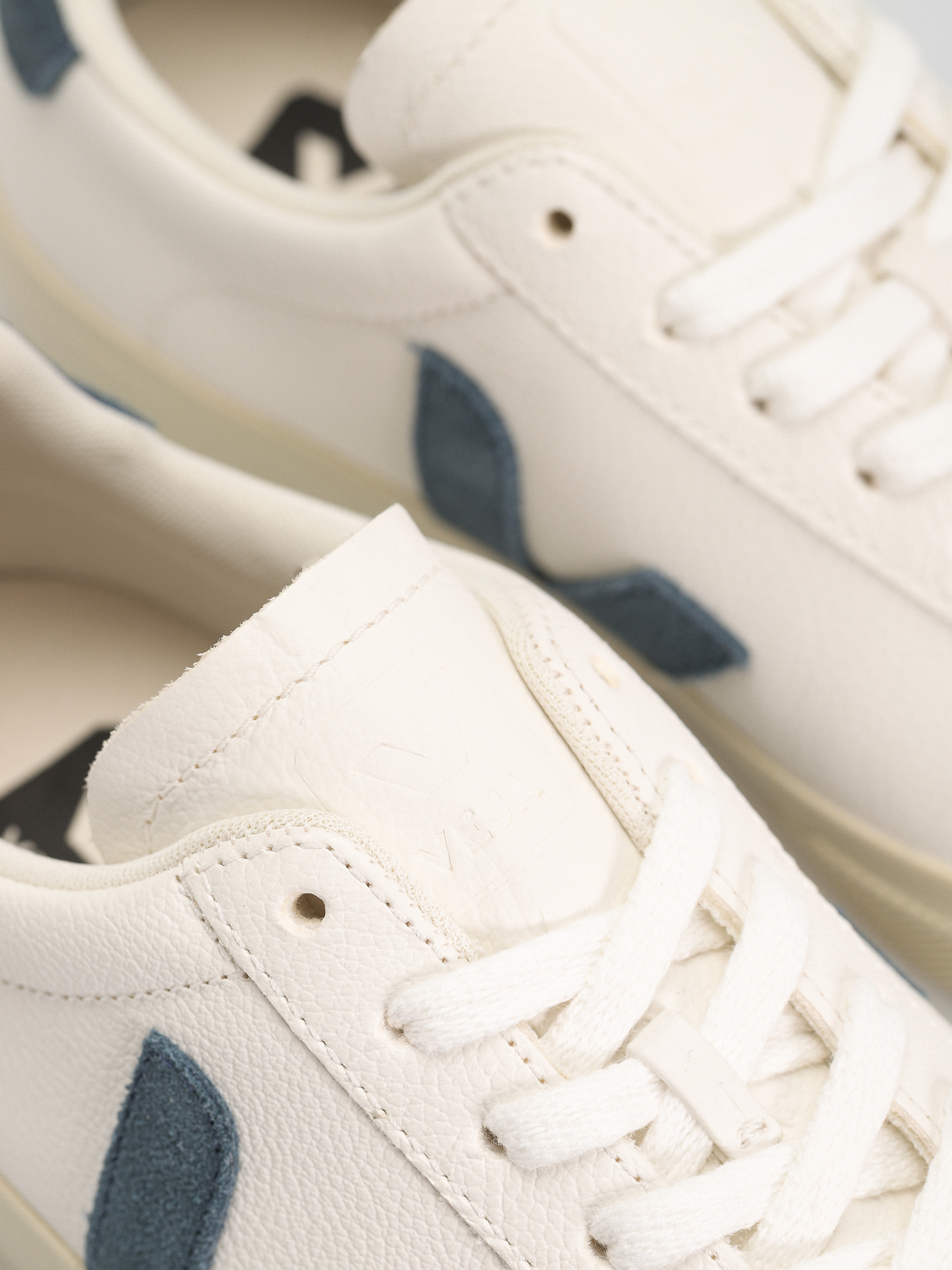 Обувки Veja Campo Wmn (extra white california)