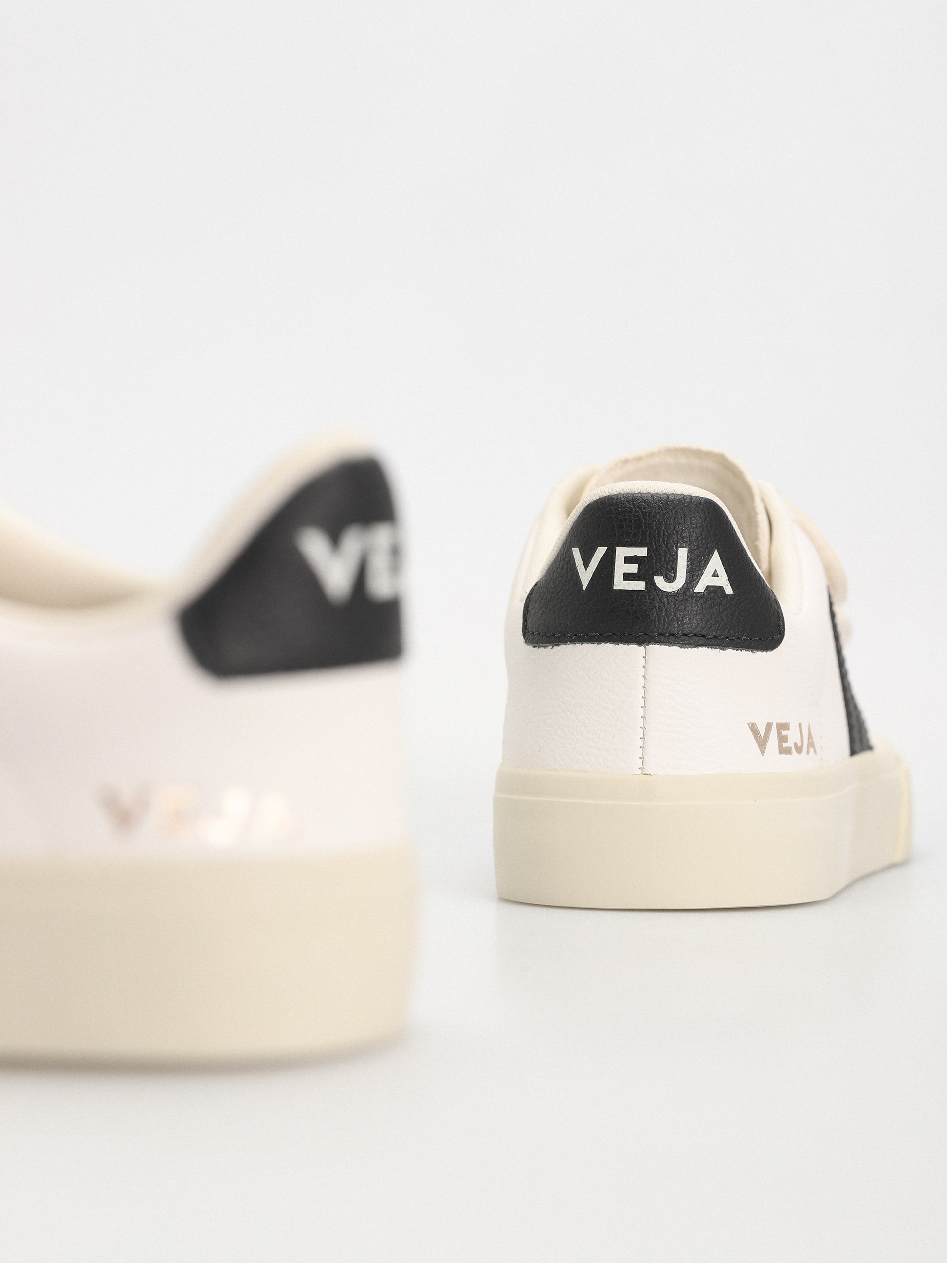 Обувки Veja Recife Logo Wmn (extra white black)