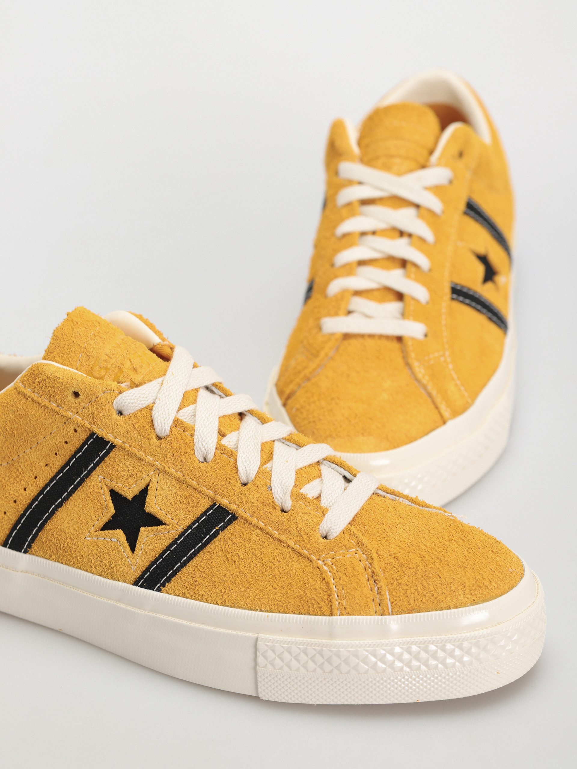 Обувки Converse One Star Academy Pro (light yellow)