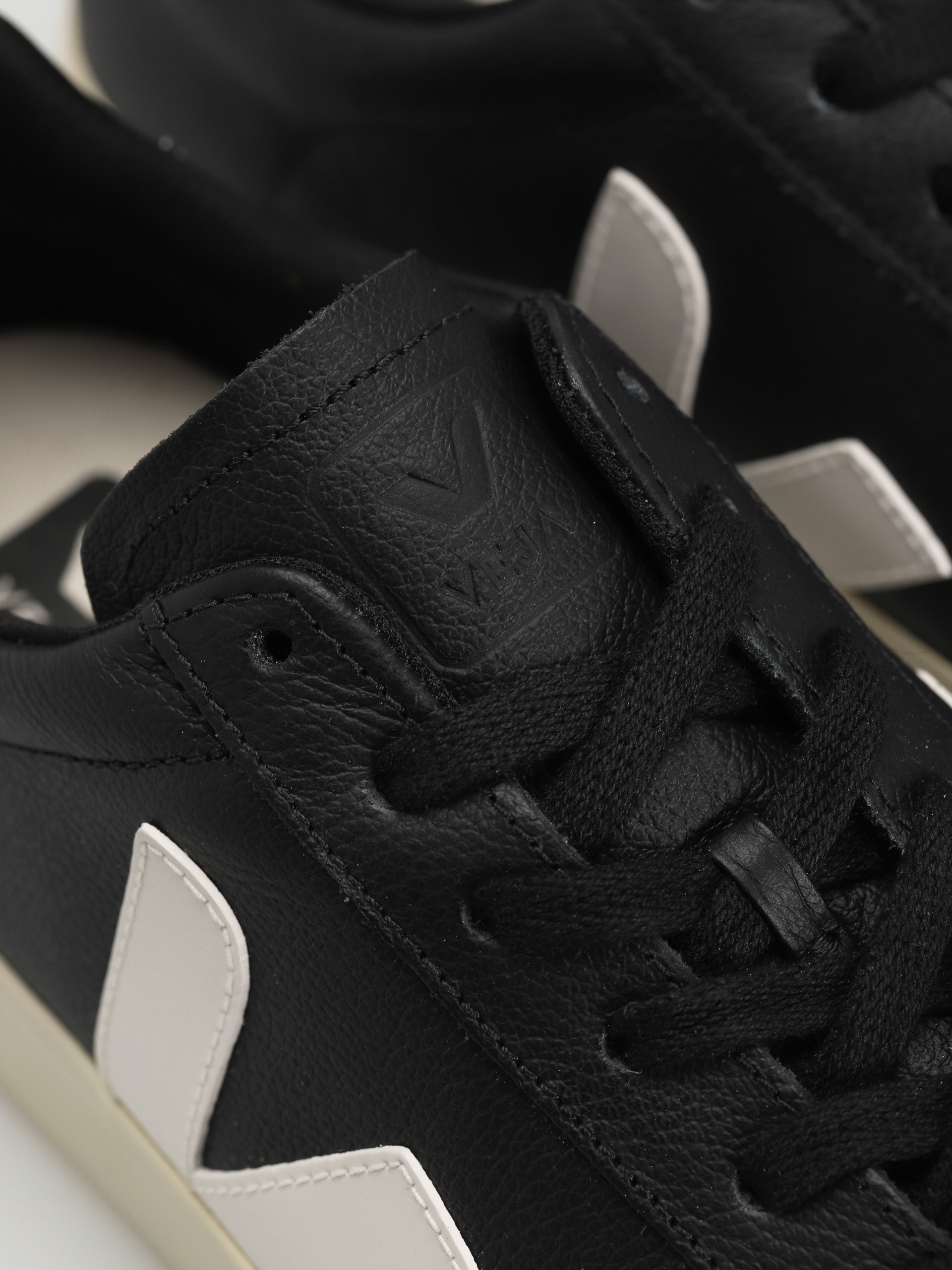 Обувки Veja Campo (black white)