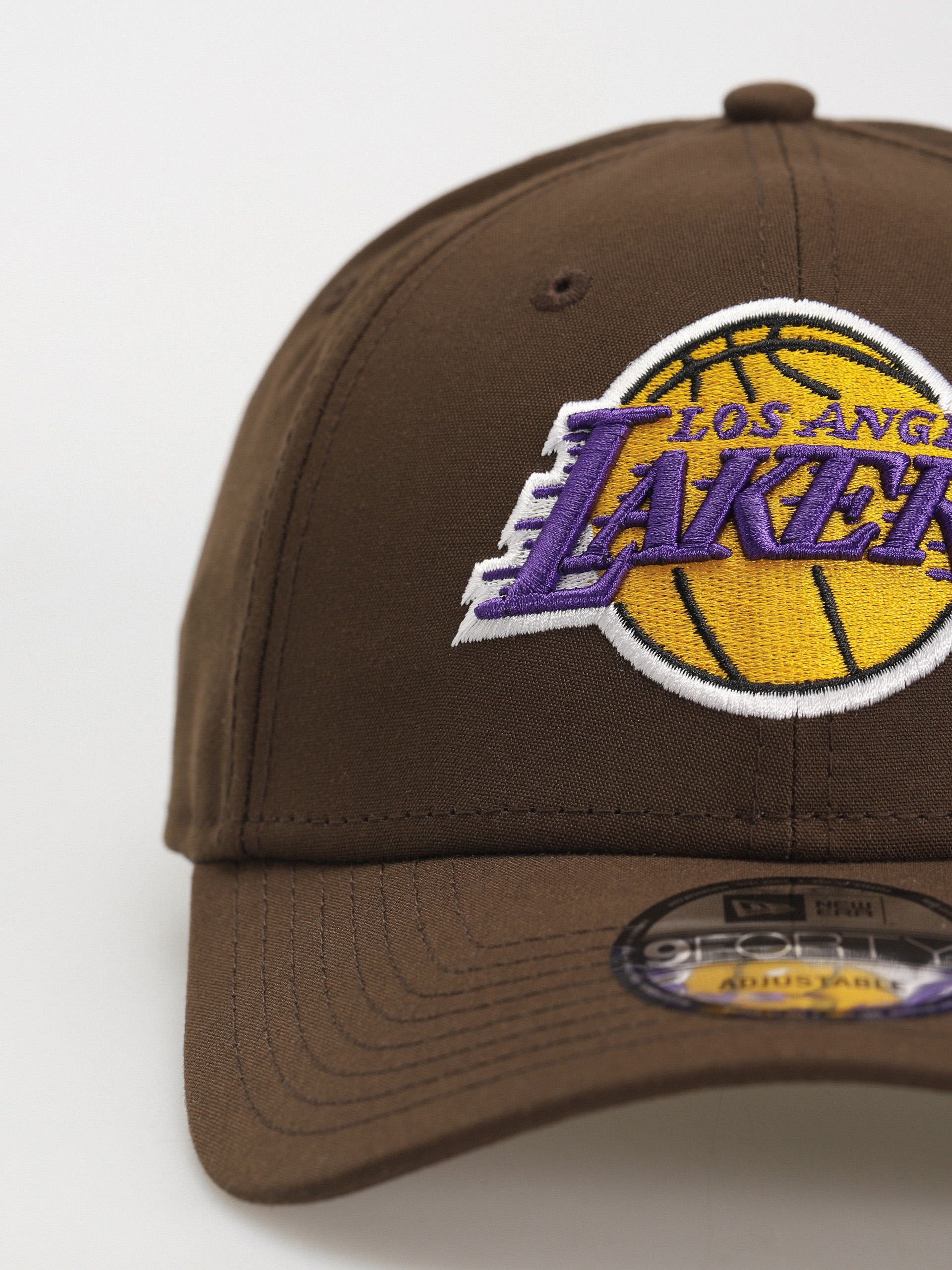 Шапка с козирка New Era Repreve 9Forty Los Angeles Lakers (brown)