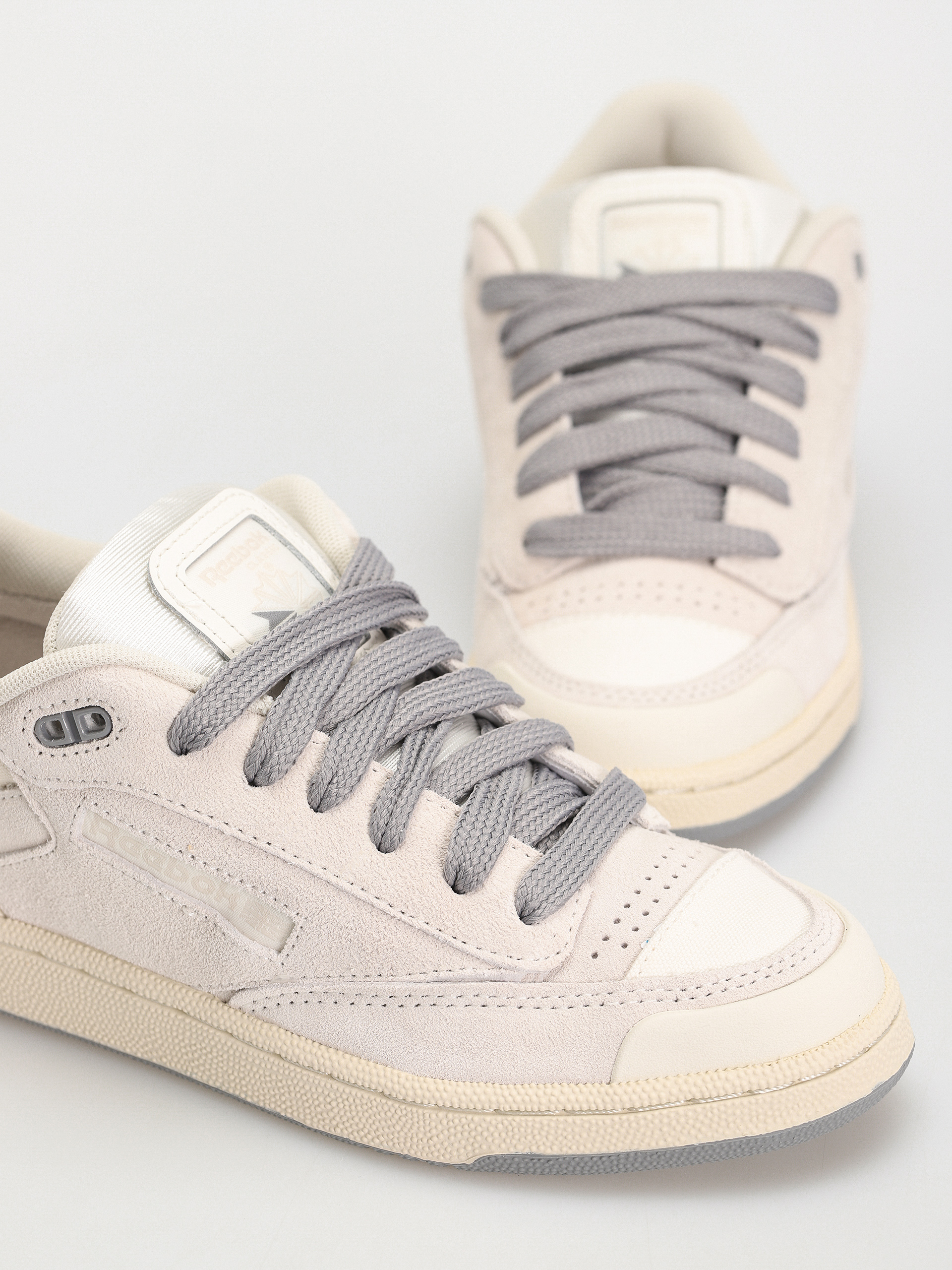 Обувки Reebok Club C Bulc Wmn (chalk/alabas/pugry5)
