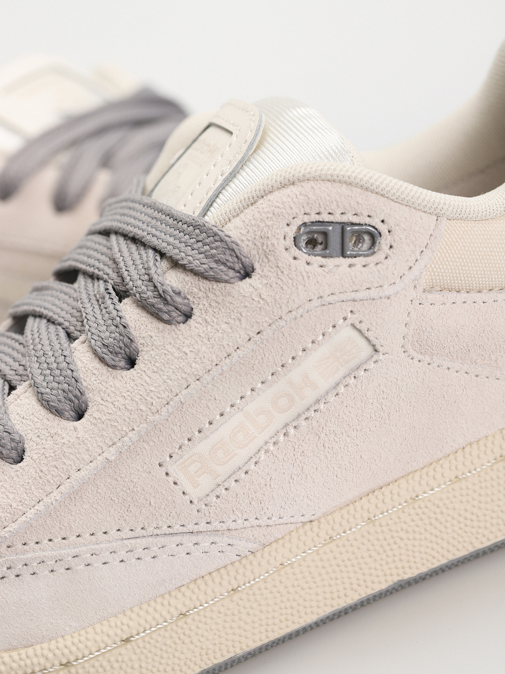 Обувки Reebok Club C Bulc Wmn (chalk/alabas/pugry5)