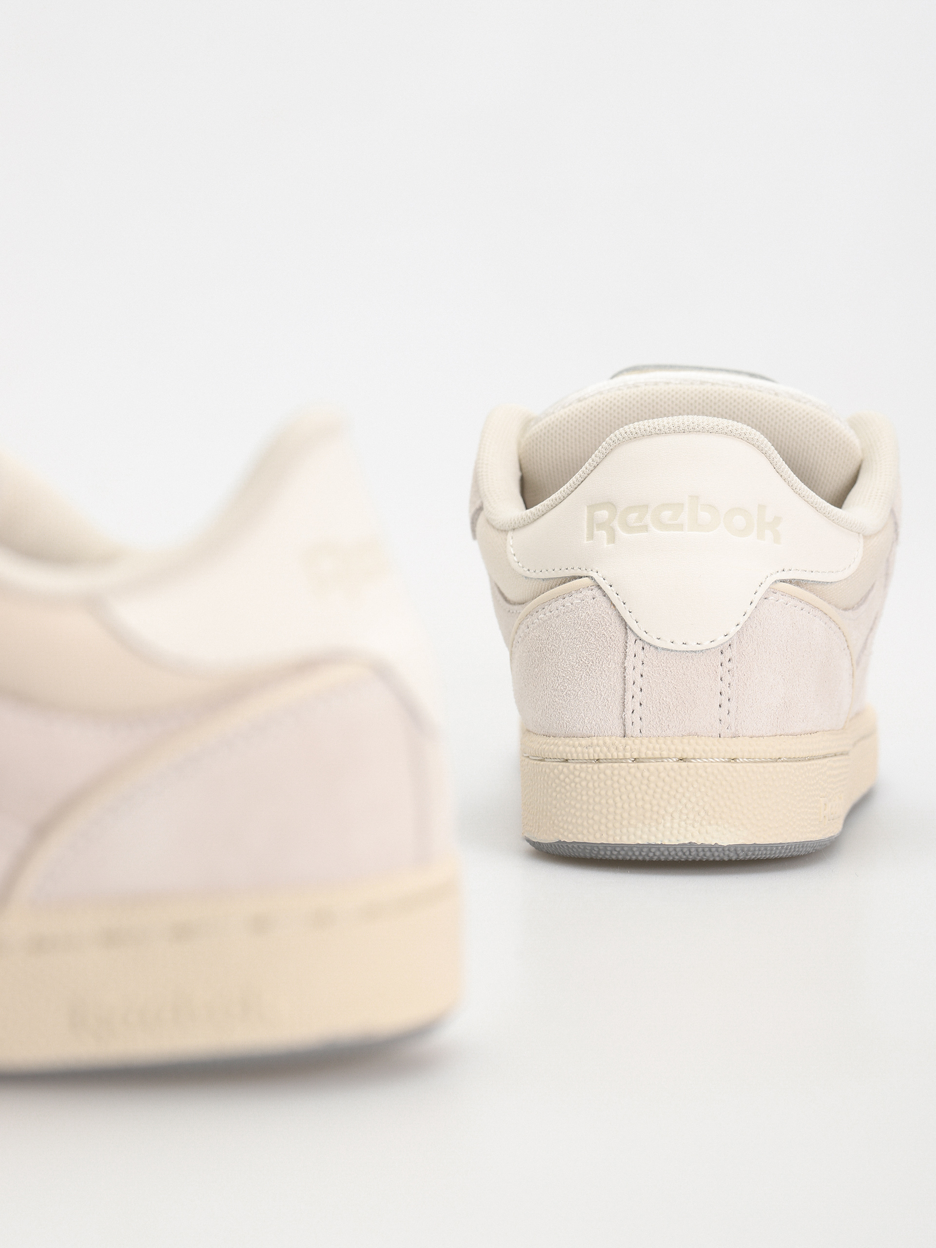 Обувки Reebok Club C Bulc Wmn (chalk/alabas/pugry5)