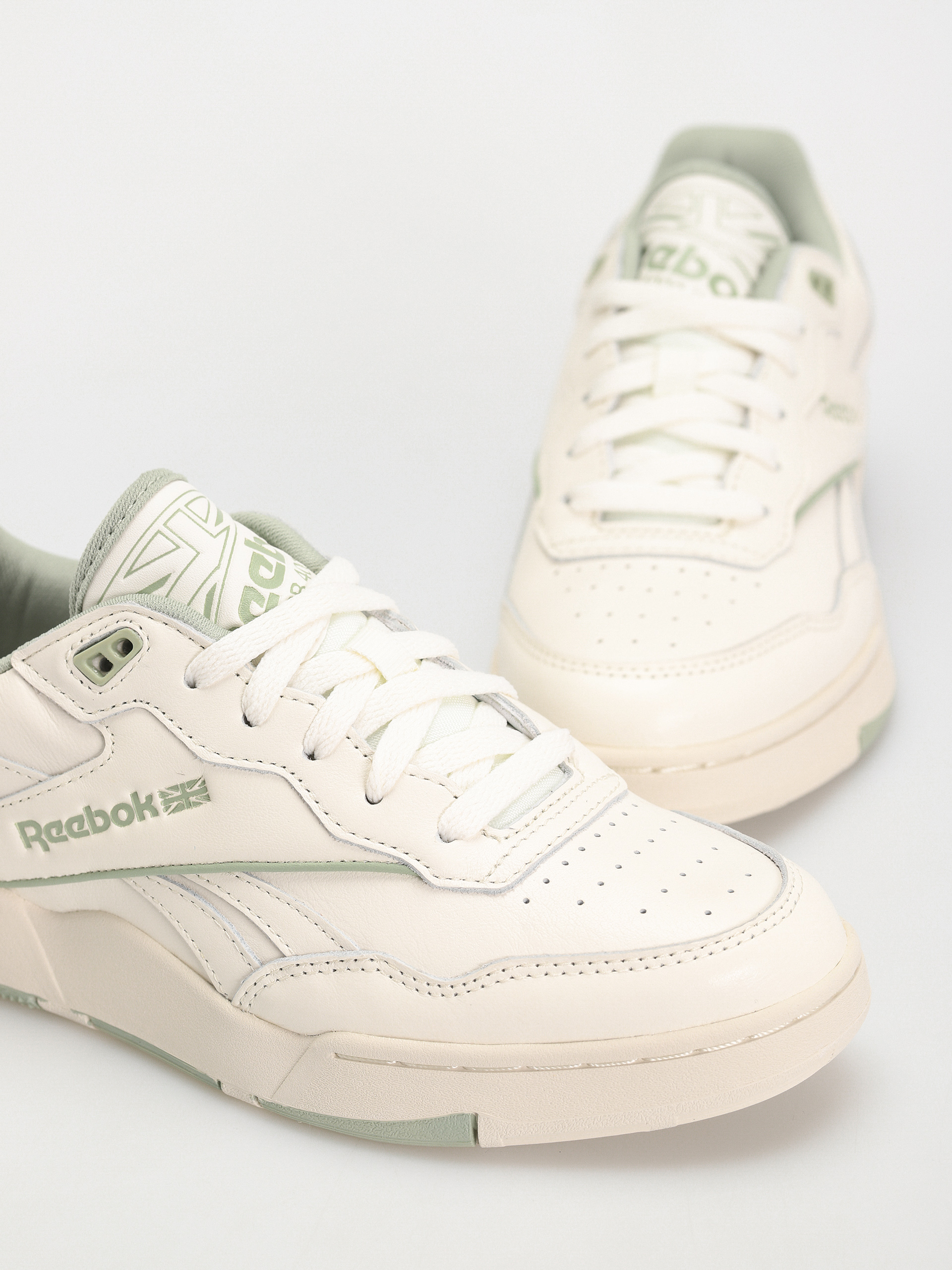 Обувки Reebok BB 4000 II Wmn (chalk/vingre/pugry2)