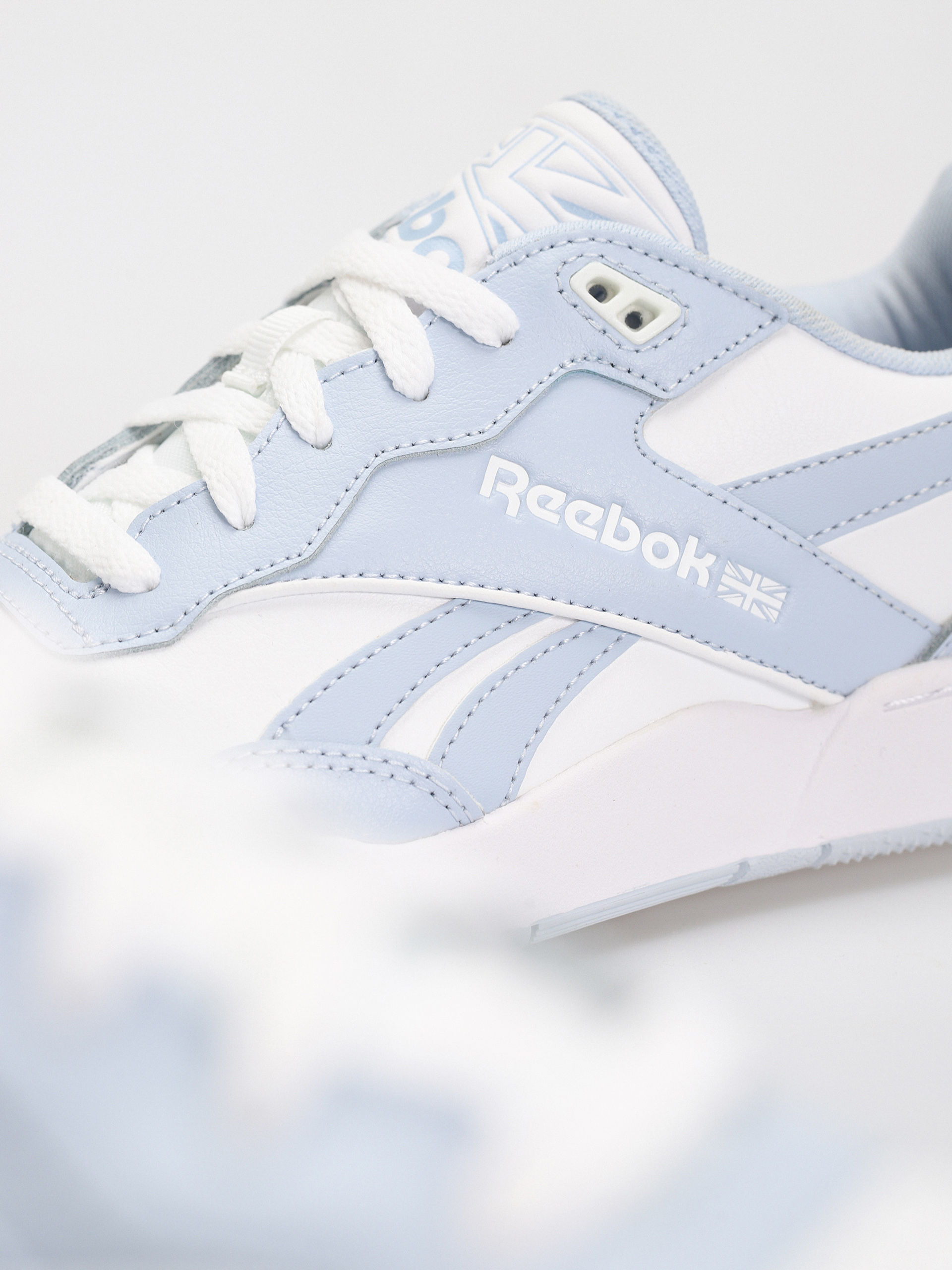 Обувки Reebok BB 4000 II Wmn (palblu/ftwwht/palblu)