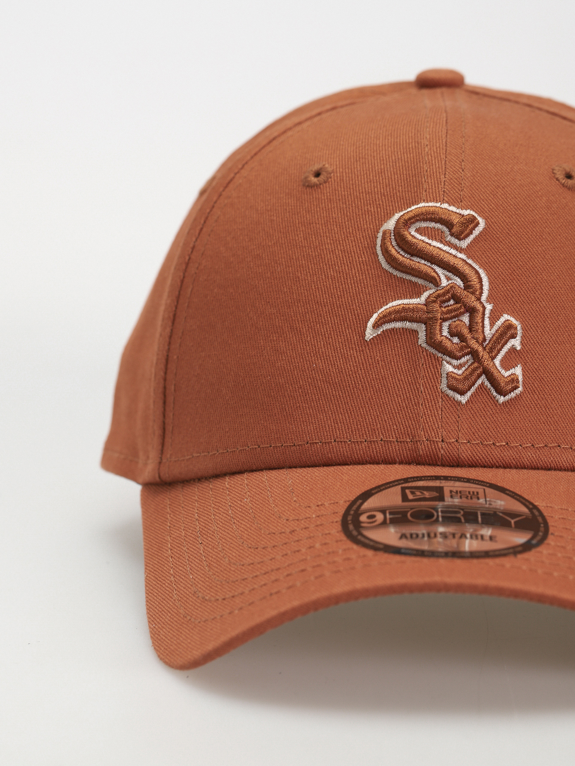 Шапка с козирка New Era Team Outline 9Forty Chicago White Sox (brown)