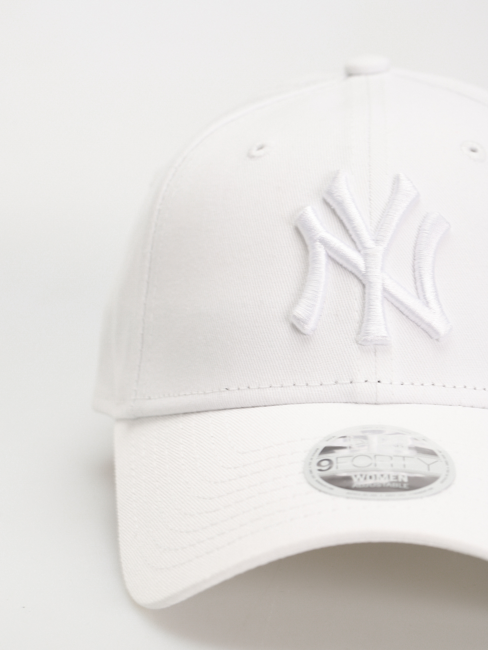 Шапка с козирка New Era League Essential 9Forty New York Yankees Wmn (white/white)
