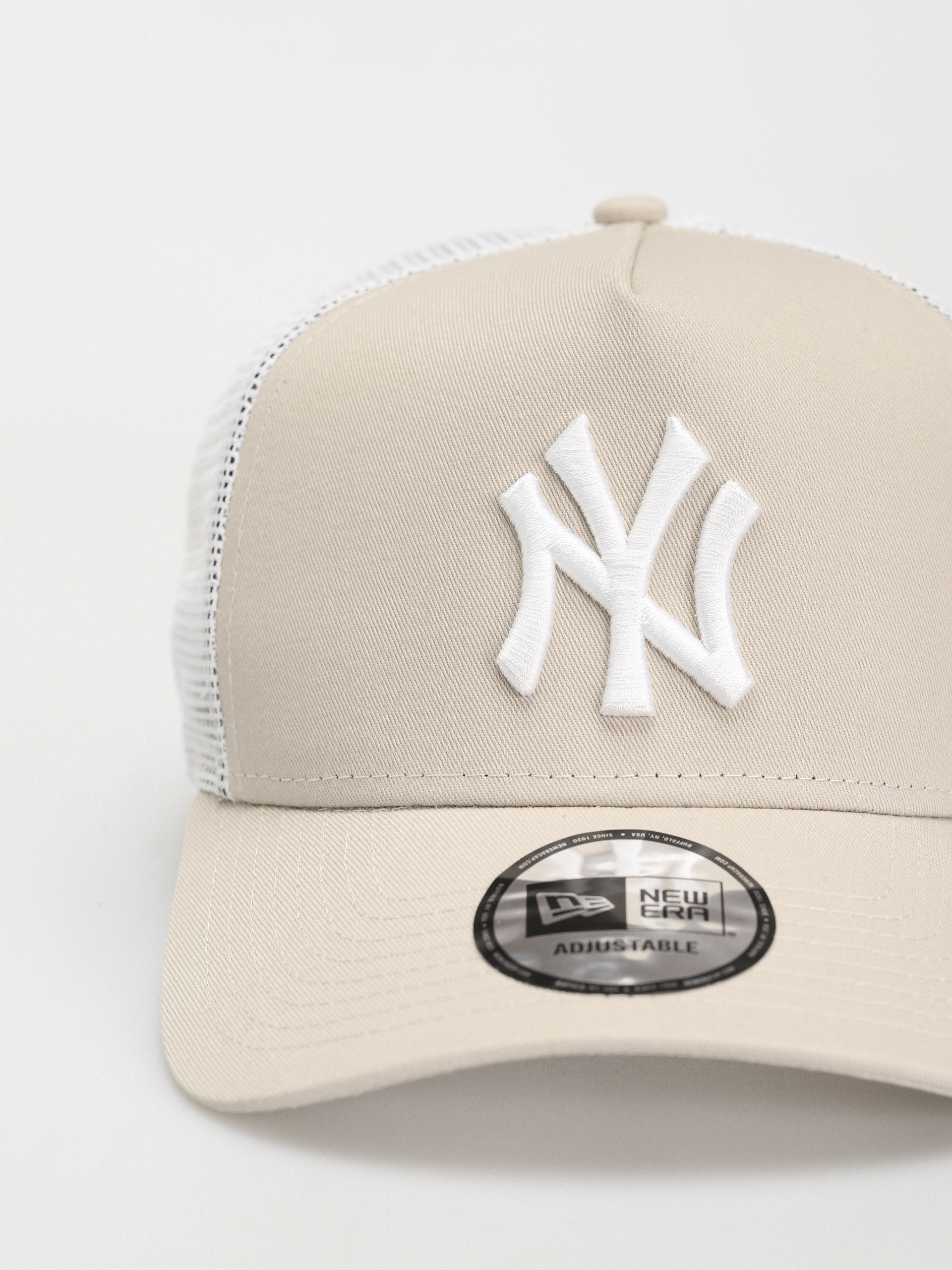 Шапка с козирка New Era League Essential 9Forty Af Trucker New York Yankees (stone/white)