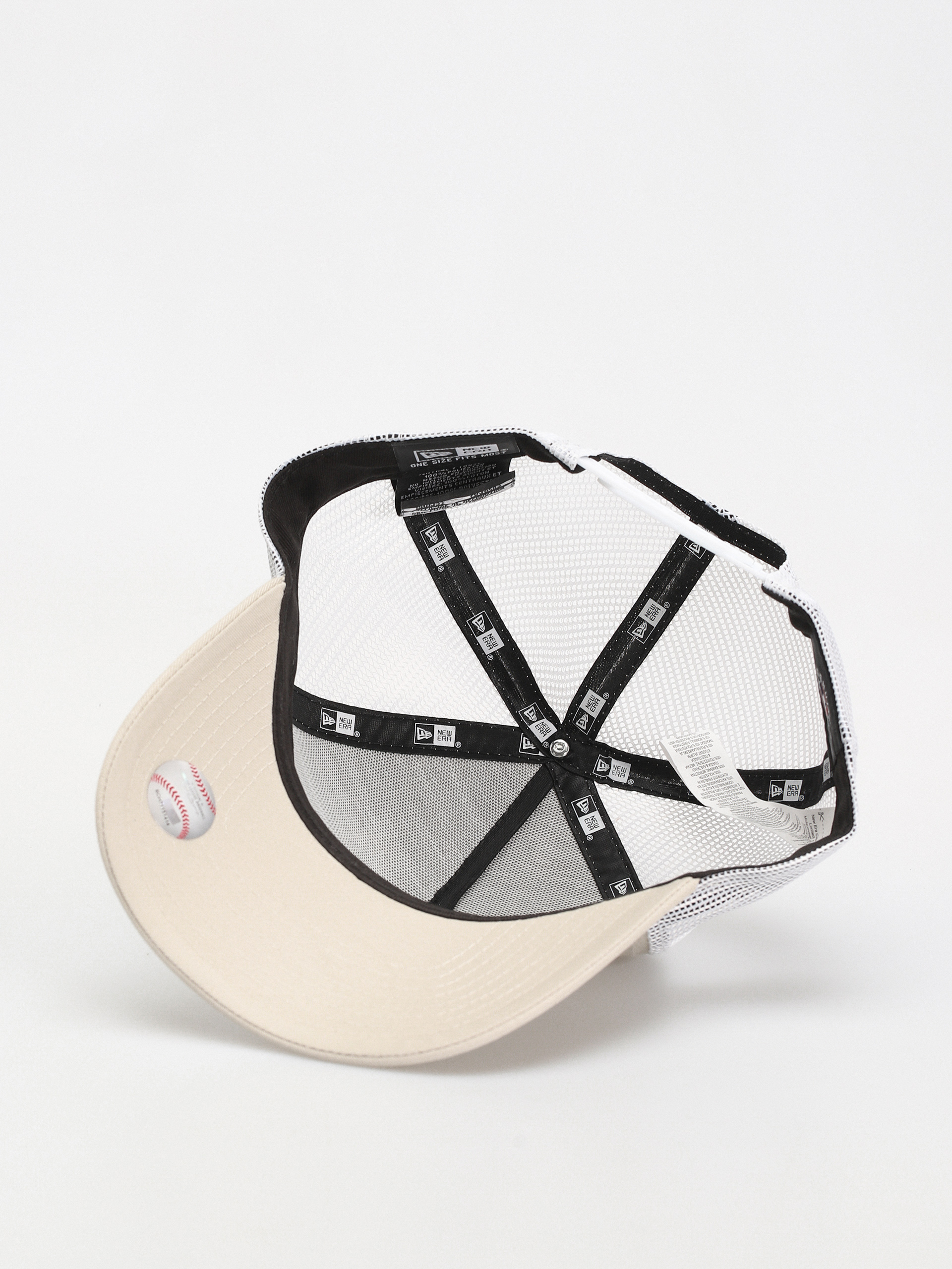 Шапка с козирка New Era League Essential 9Forty Af Trucker New York Yankees (stone/white)