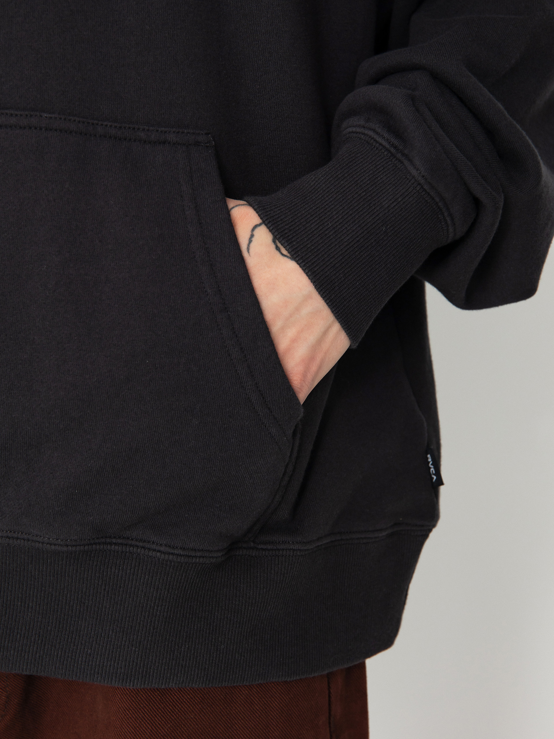 Суитшърт с качулка RVCA Benj Bouquet HD (washed black)