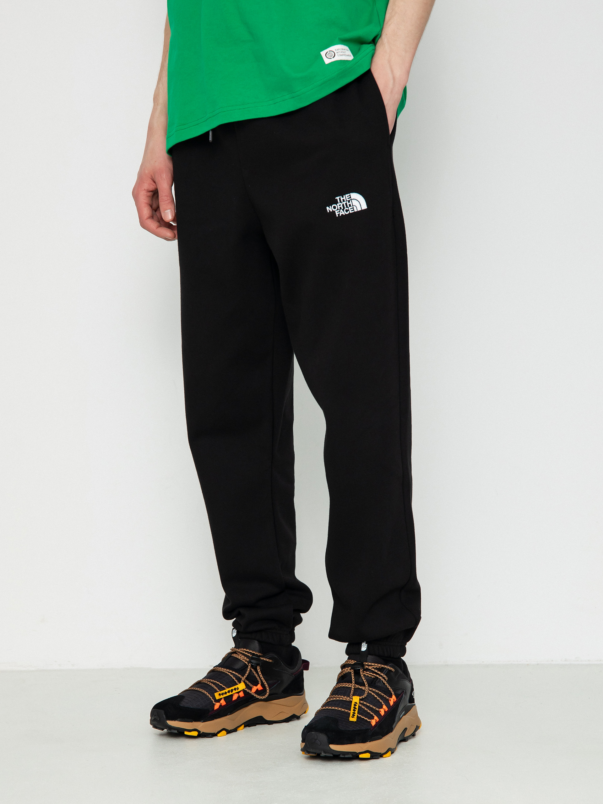 Панталони The North Face Essential Jogger (tnf black)