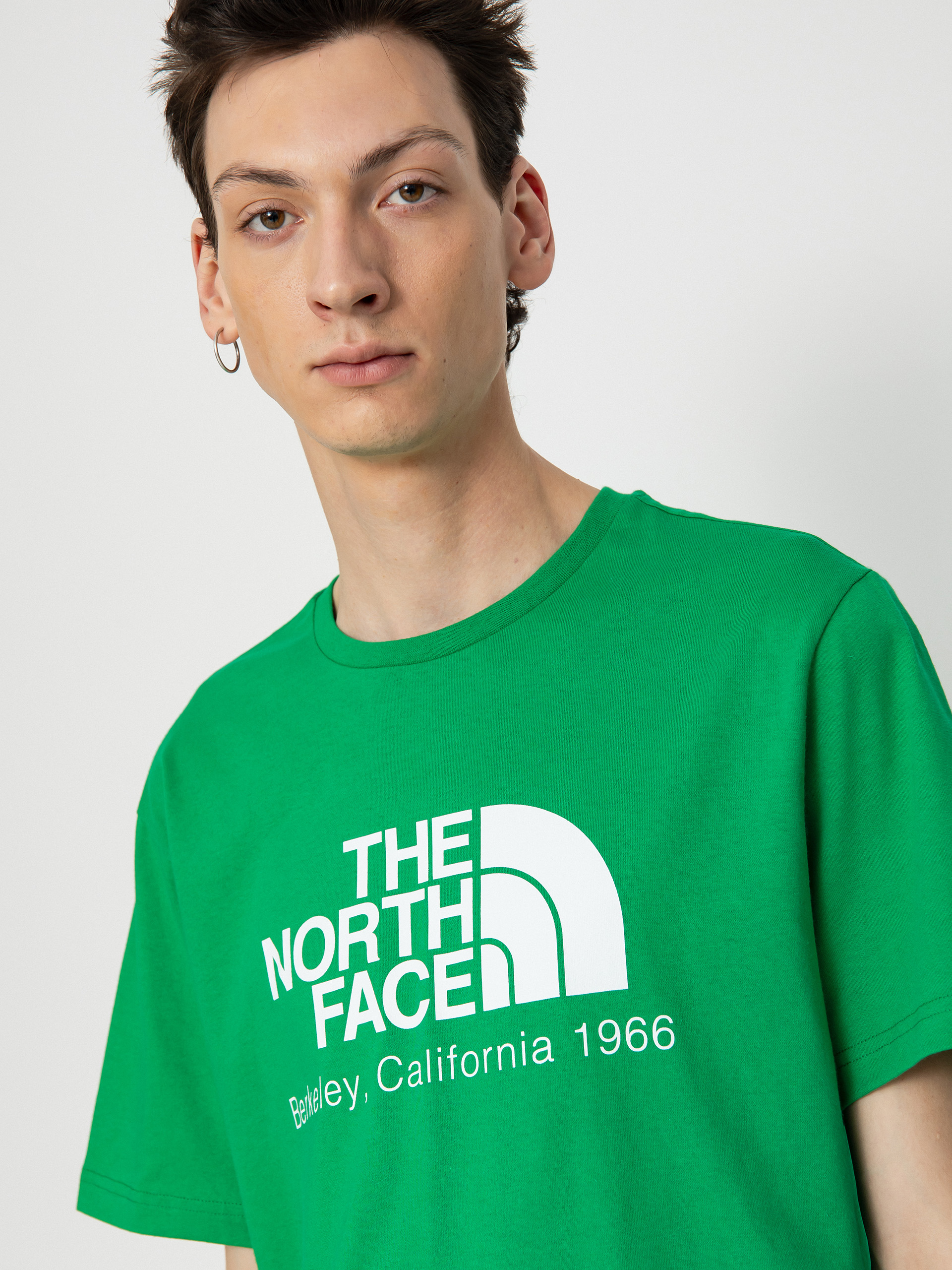 Тениска The North Face Berkeley California In Scrap (optic emerald)