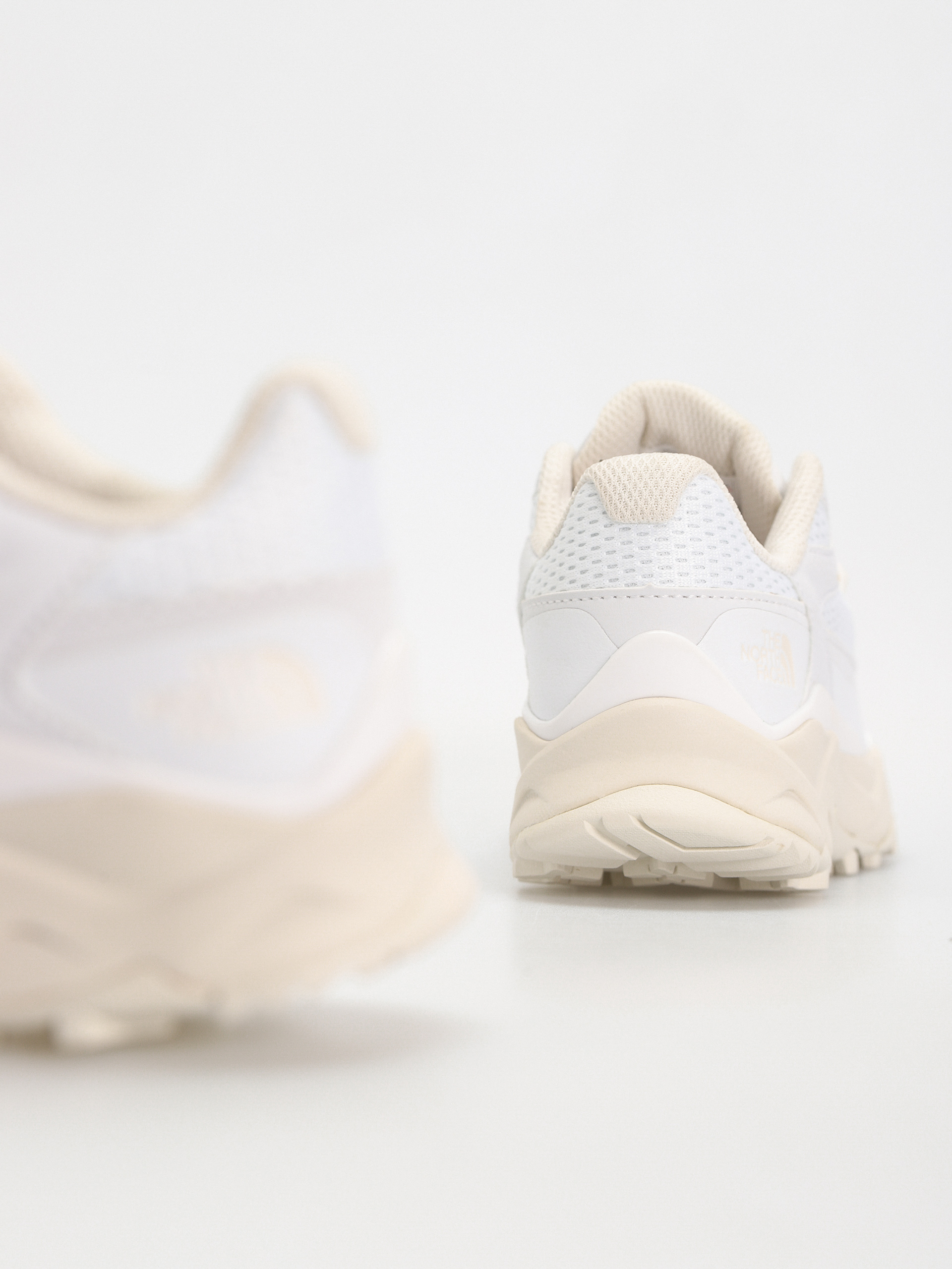 Обувки The North Face Vectiv Taraval Wmn (tnf white/white dune)