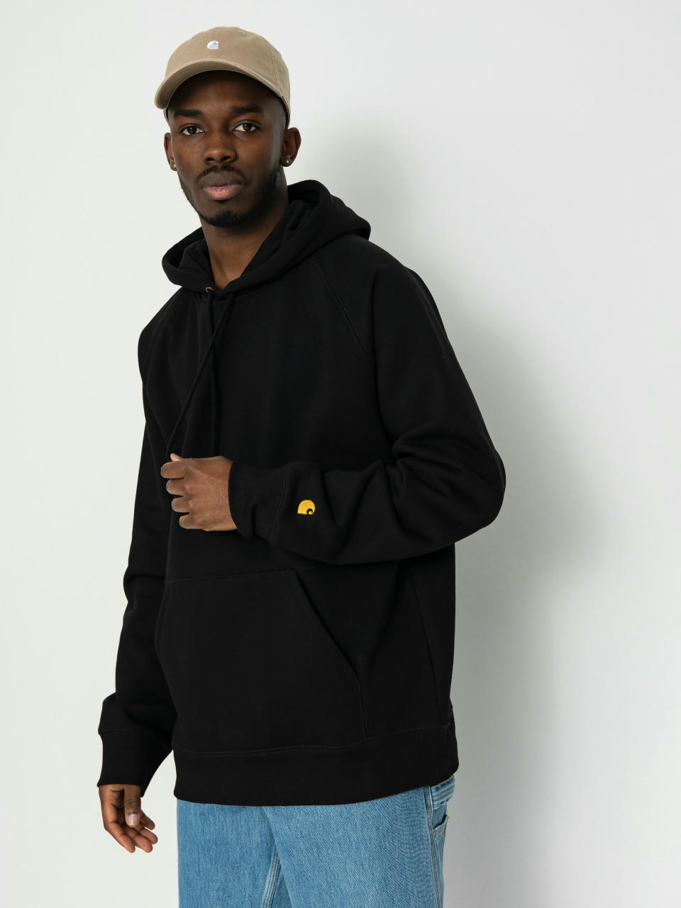 Суитшърт с качулка Carhartt WIP Chase HD (black/gold)