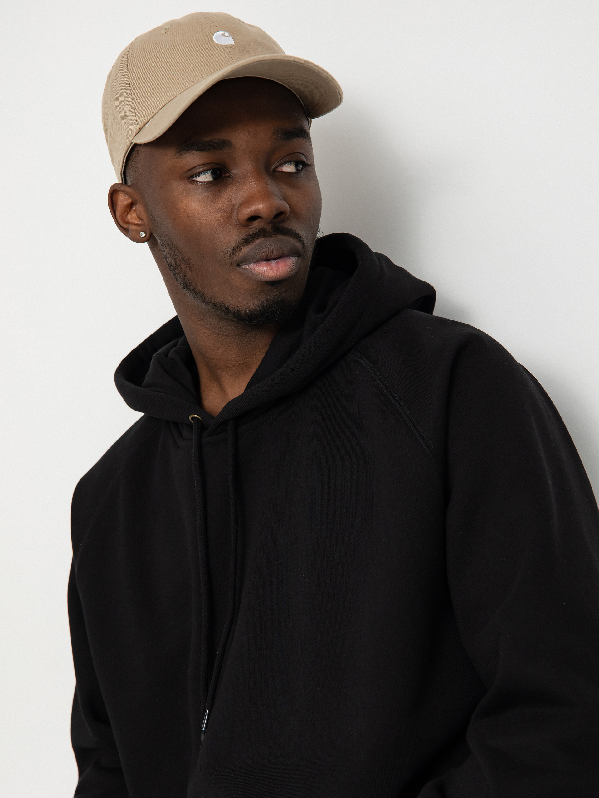 Суитшърт с качулка Carhartt WIP Chase HD (black/gold)