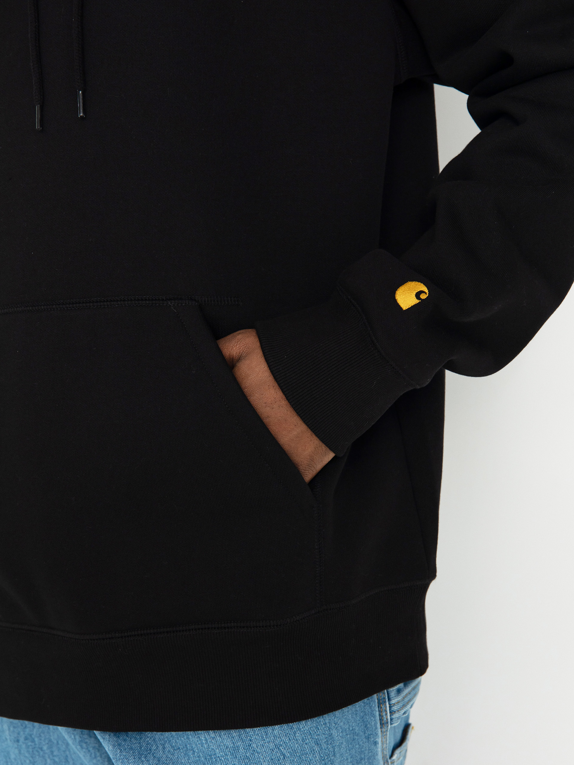 Суитшърт с качулка Carhartt WIP Chase HD (black/gold)