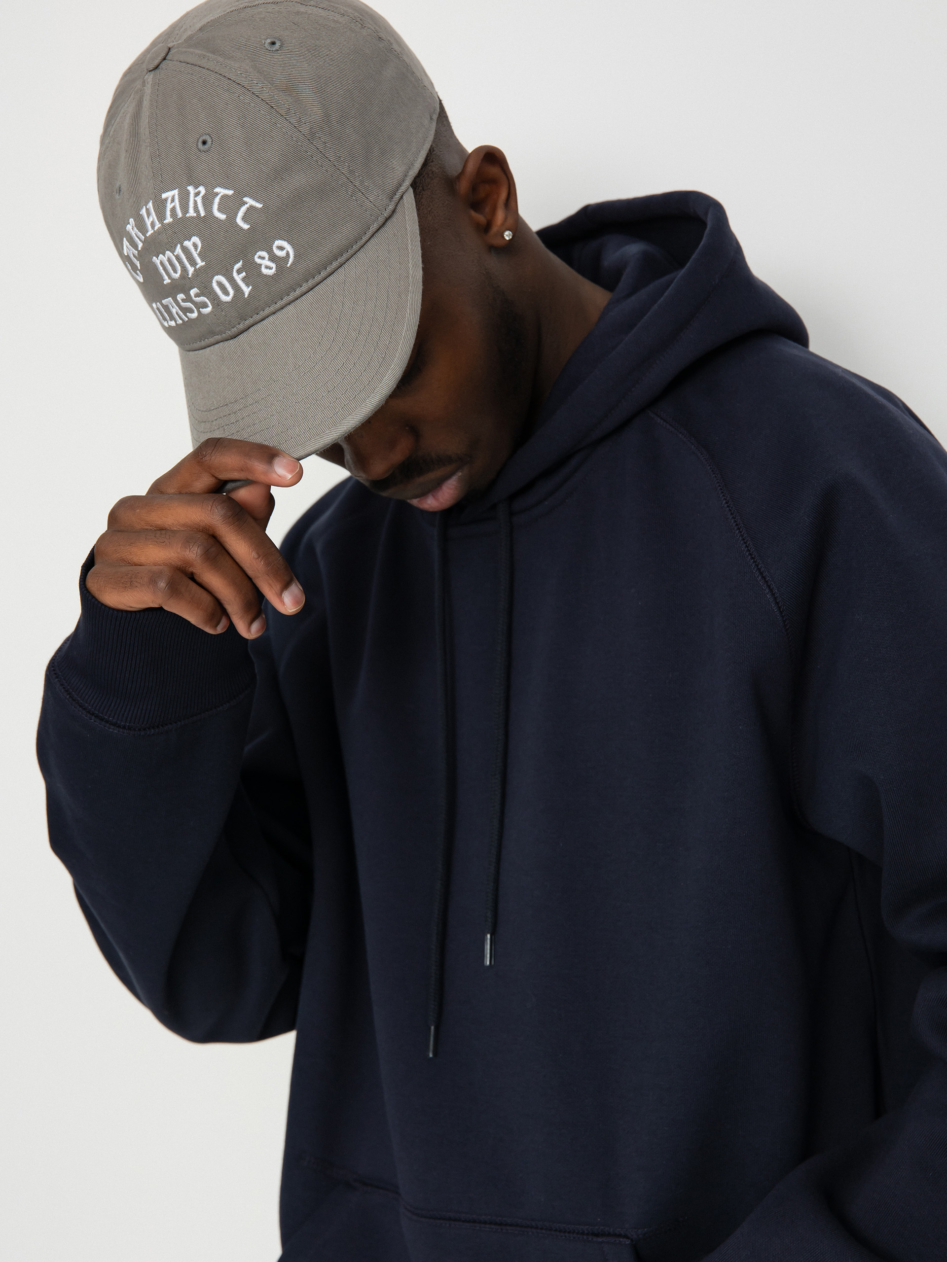 Суитшърт с качулка Carhartt WIP Chase HD (dark navy/gold)