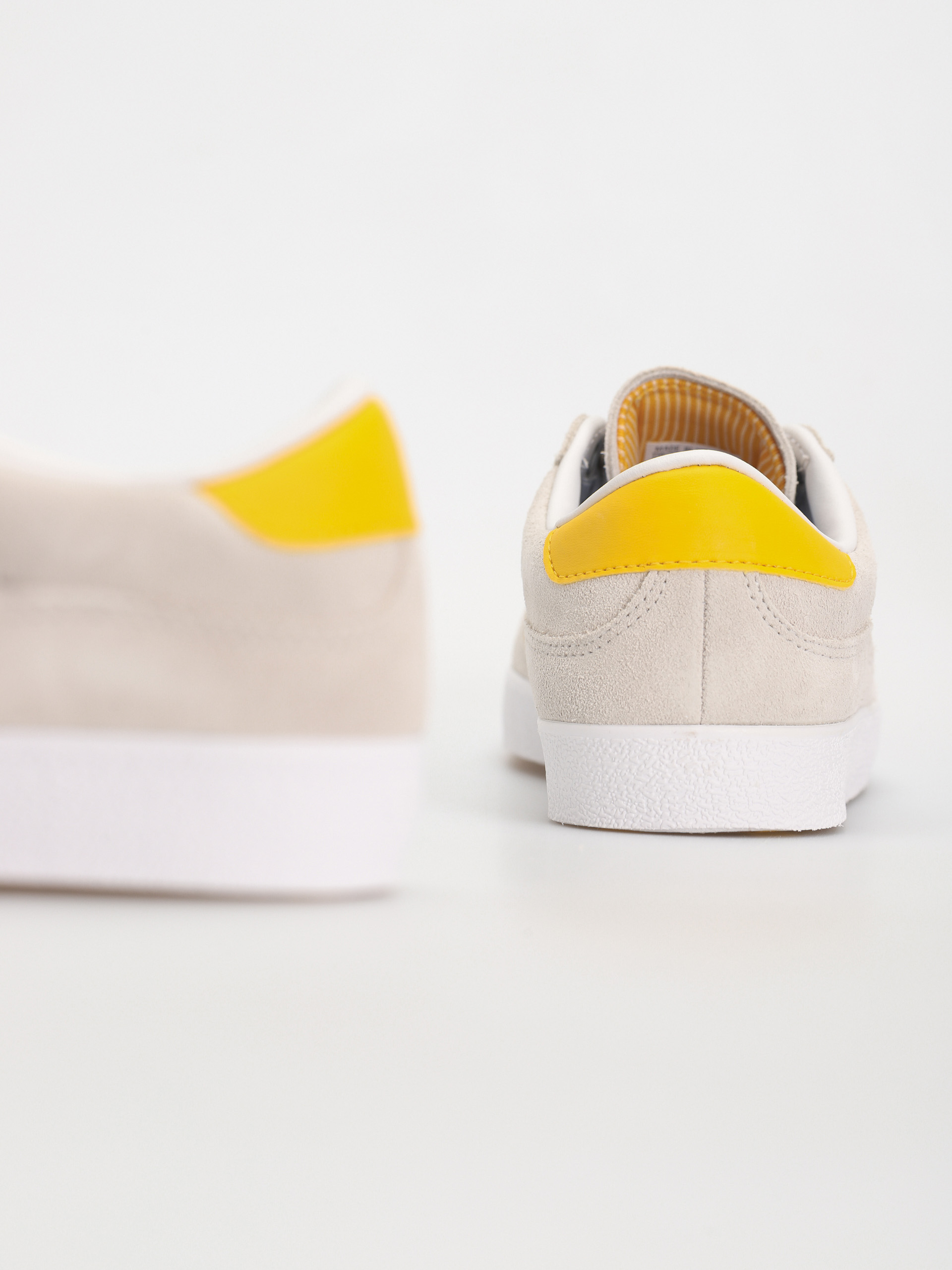 Обувки adidas Puig Indoor (crywht/bogold/ftwwht)